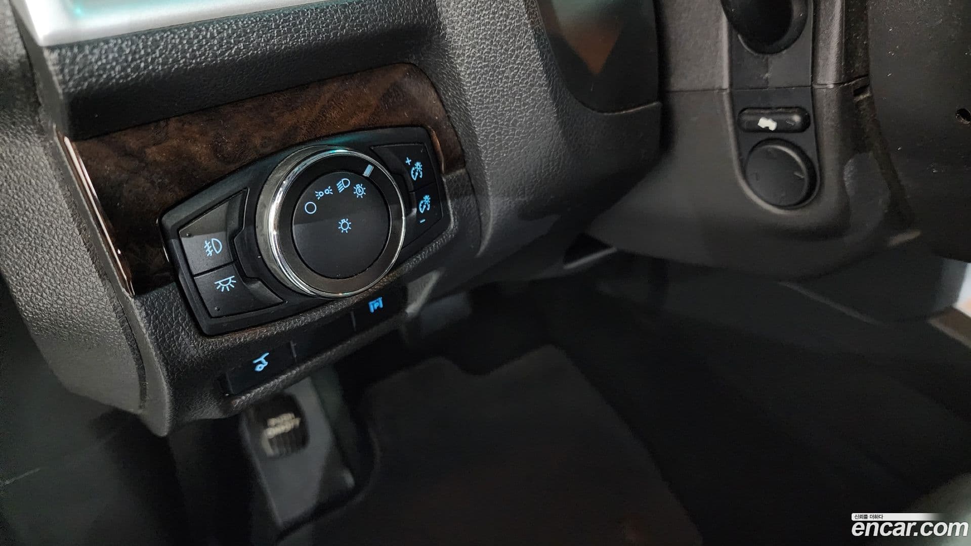 Main__Slider__Photo:Explorer Ford 2014.1-17