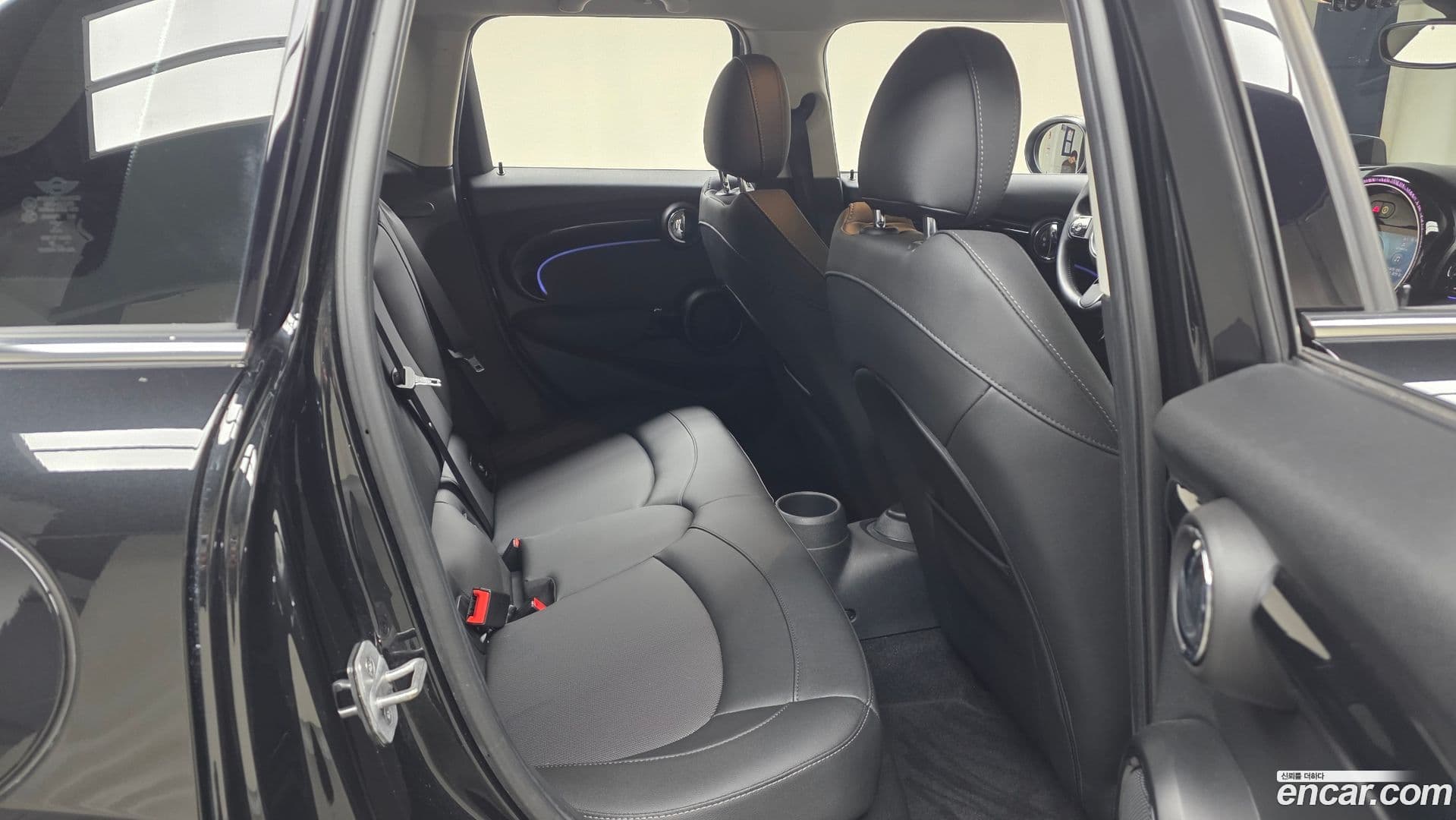 Main__Slider__Photo:Cooper Mini 2023.2-11