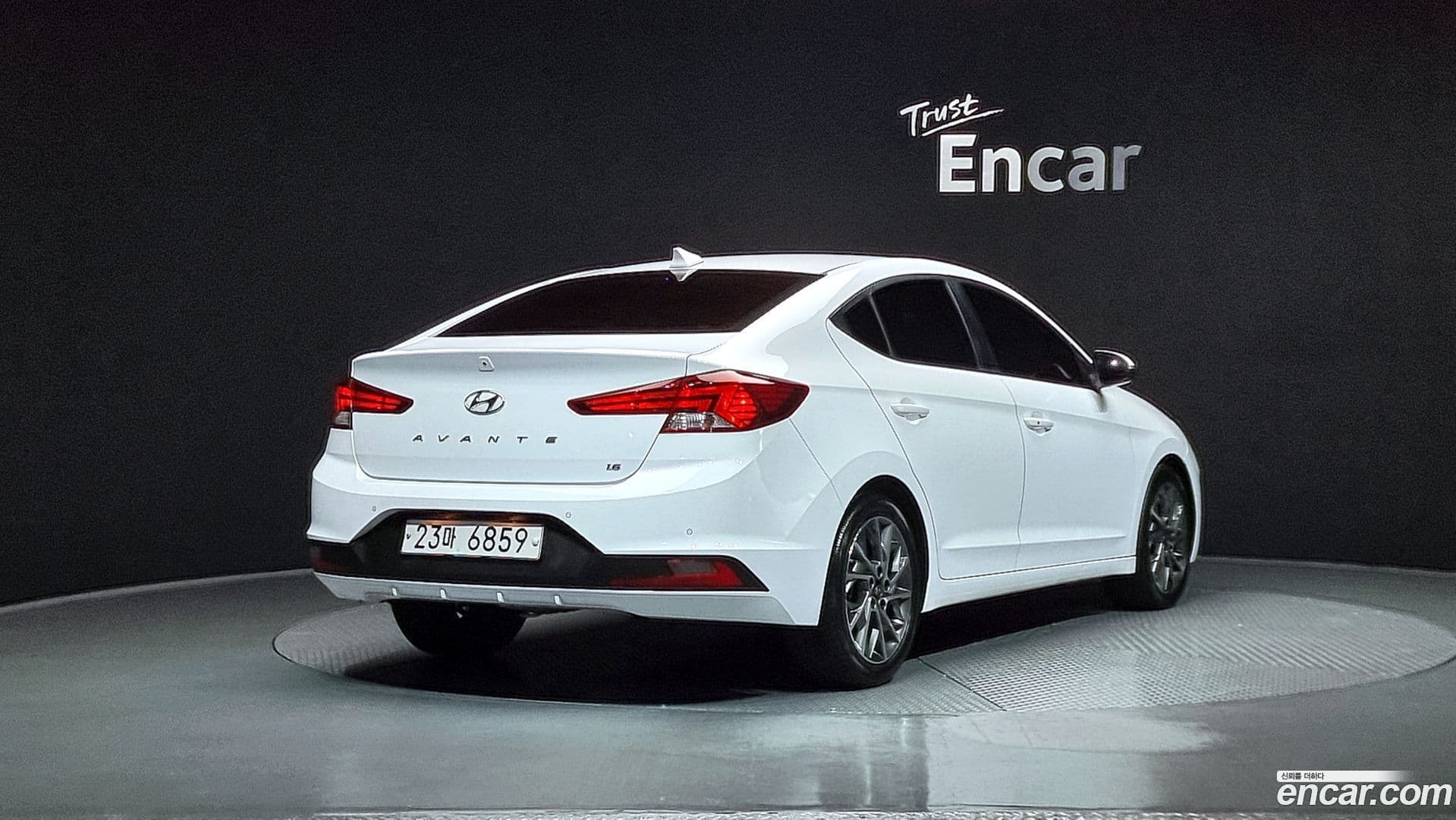 Main__Slider__Photo:AVANTE Hyundai 2019.1-1