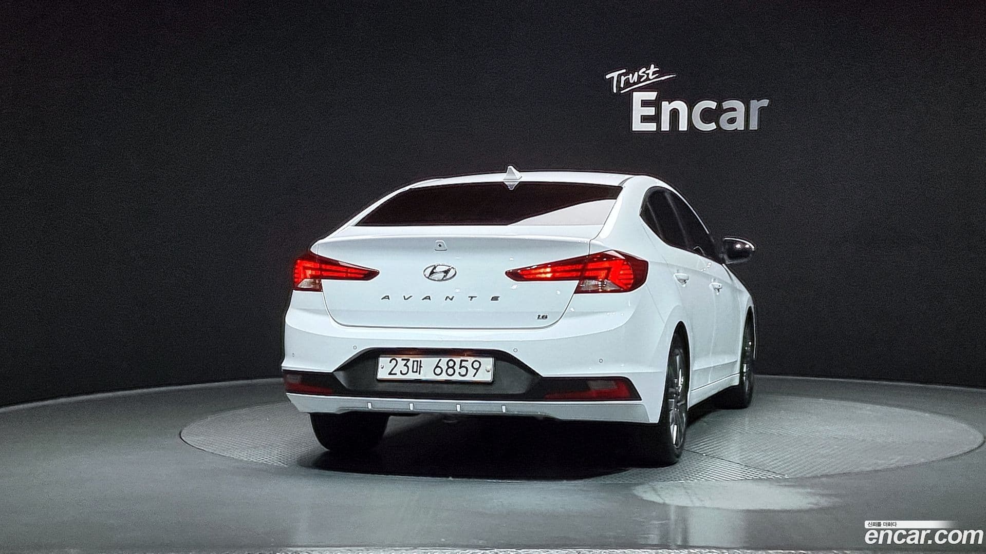 Main__Slider__Photo:AVANTE Hyundai 2019.1-3