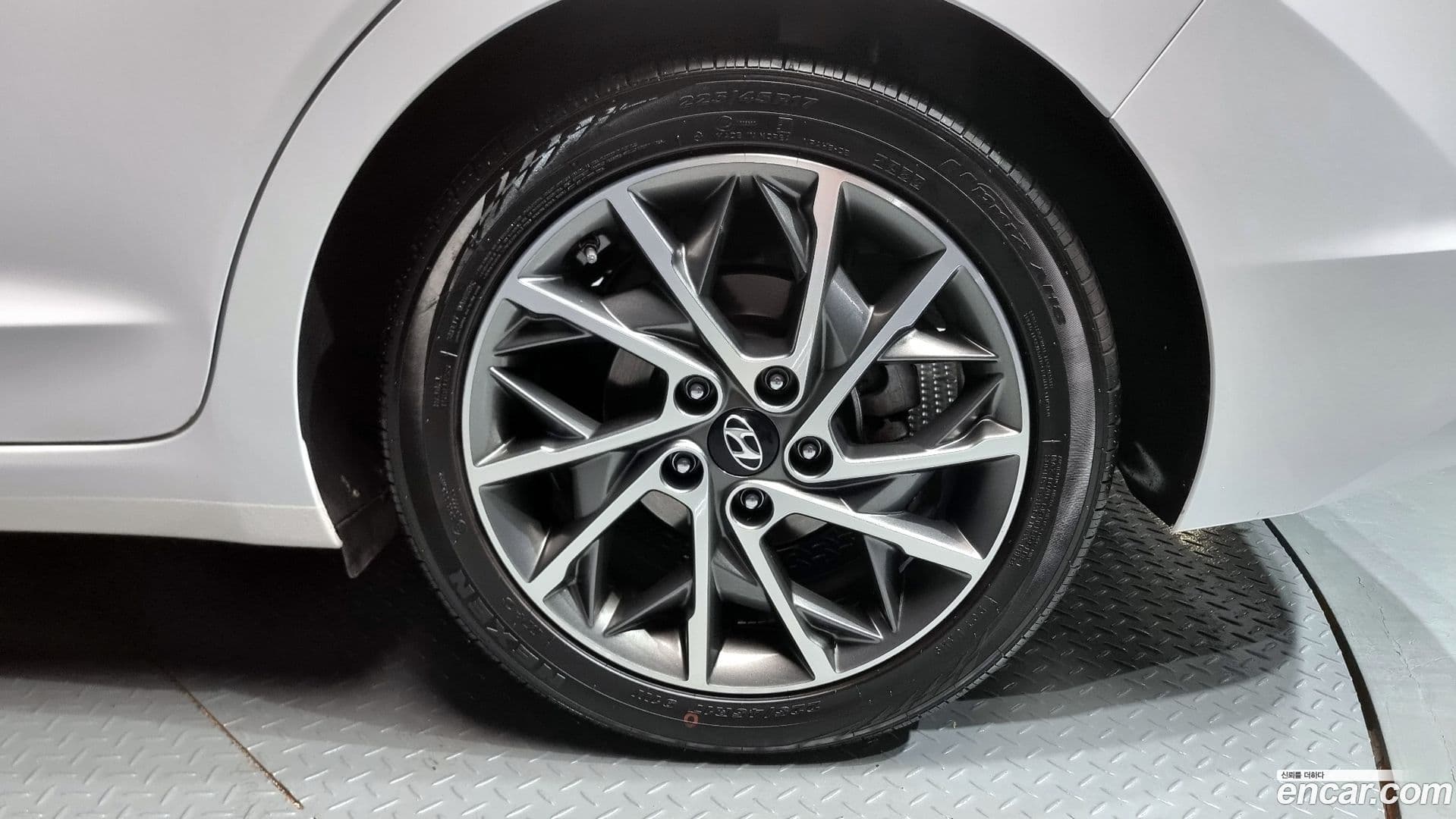 Main__Slider__Photo:AVANTE Hyundai 2019.1-4