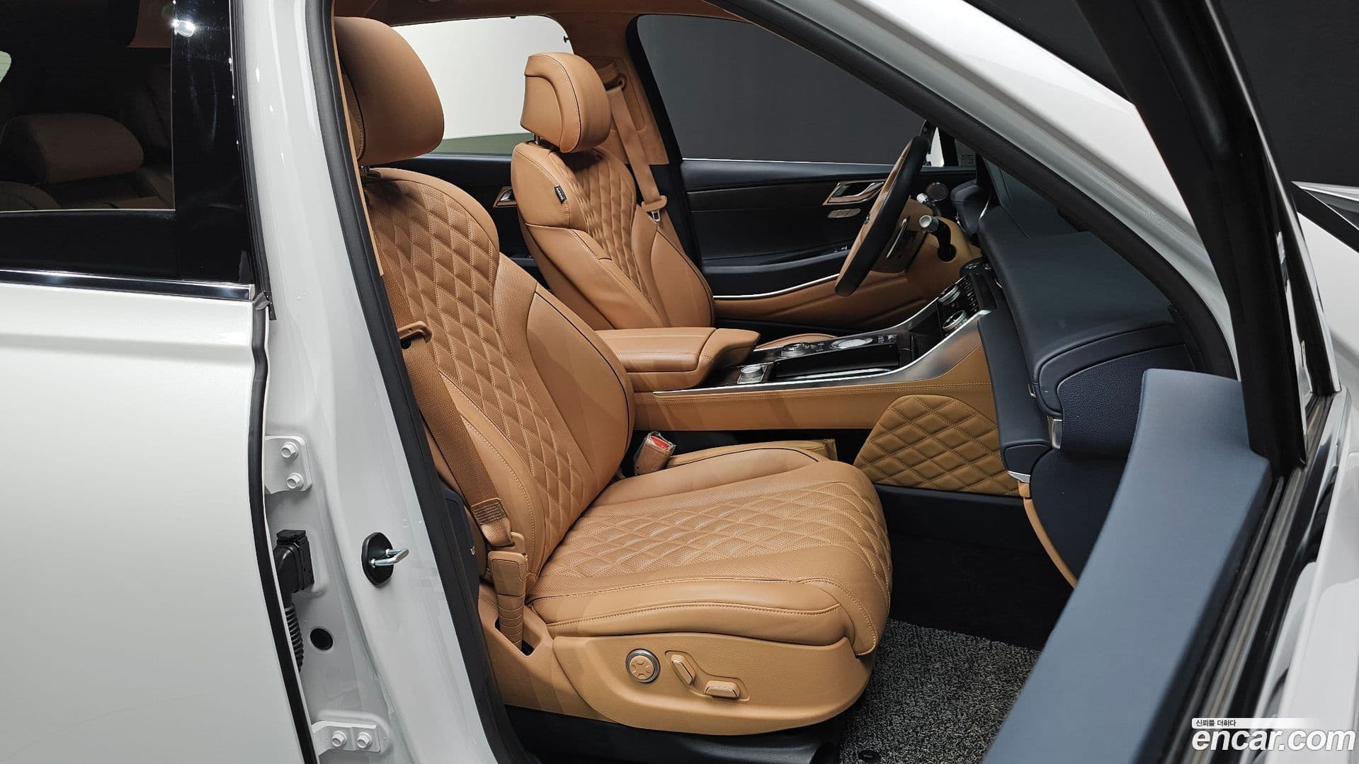 Main__Slider__Photo:GV80 Genesis 2022.10-9