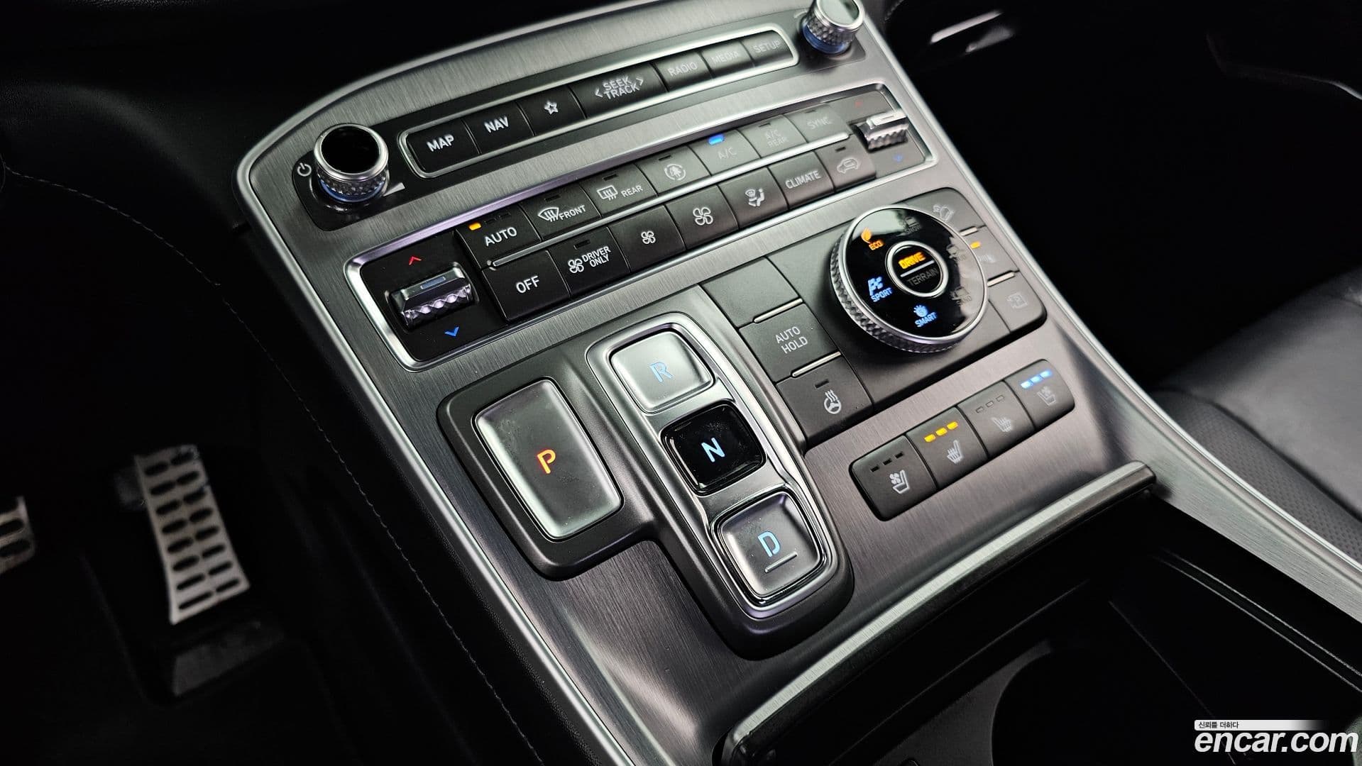 Main__Slider__Photo:Santafe Hyundai 2022.10-8