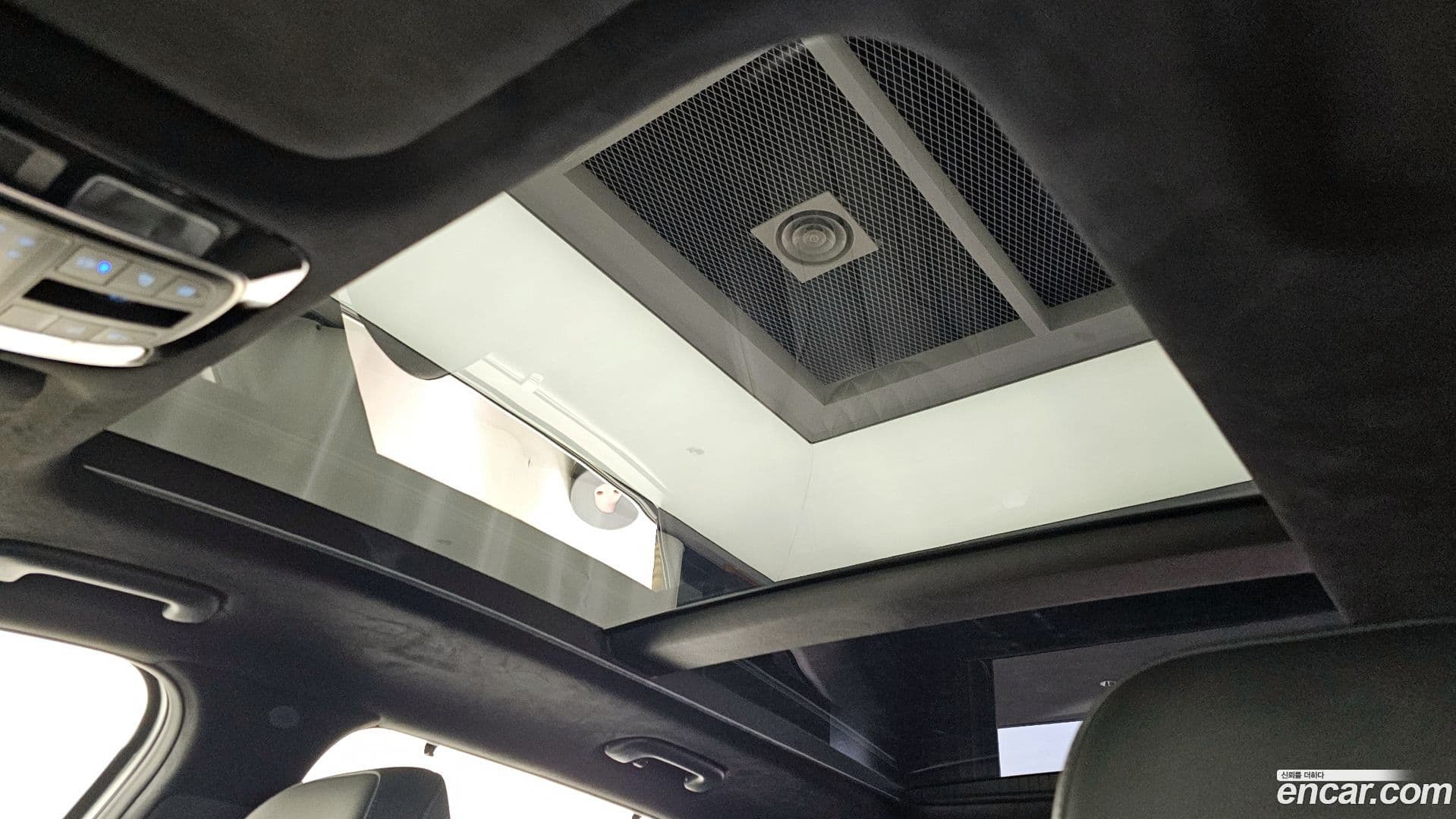 Main__Slider__Photo:Santafe Hyundai 2022.10-18