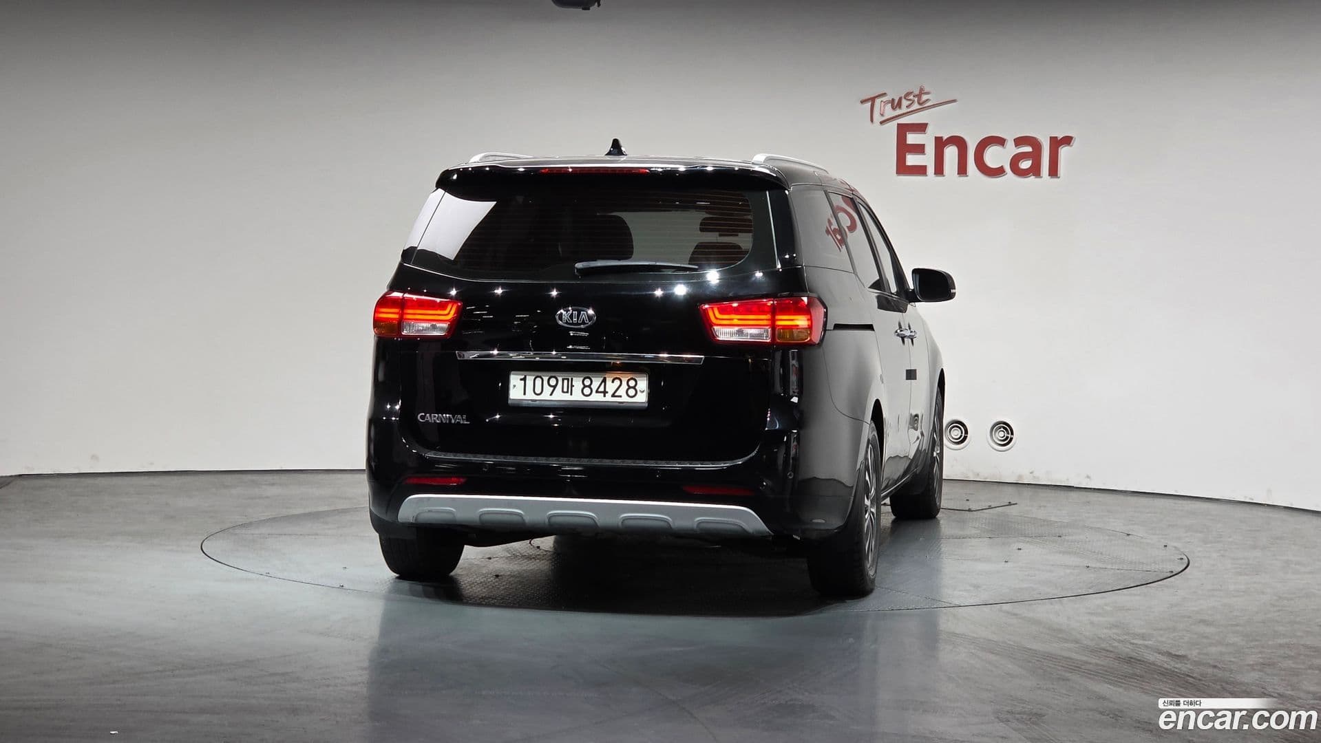 Main__Slider__Photo:Canival Kia 2018.0-3