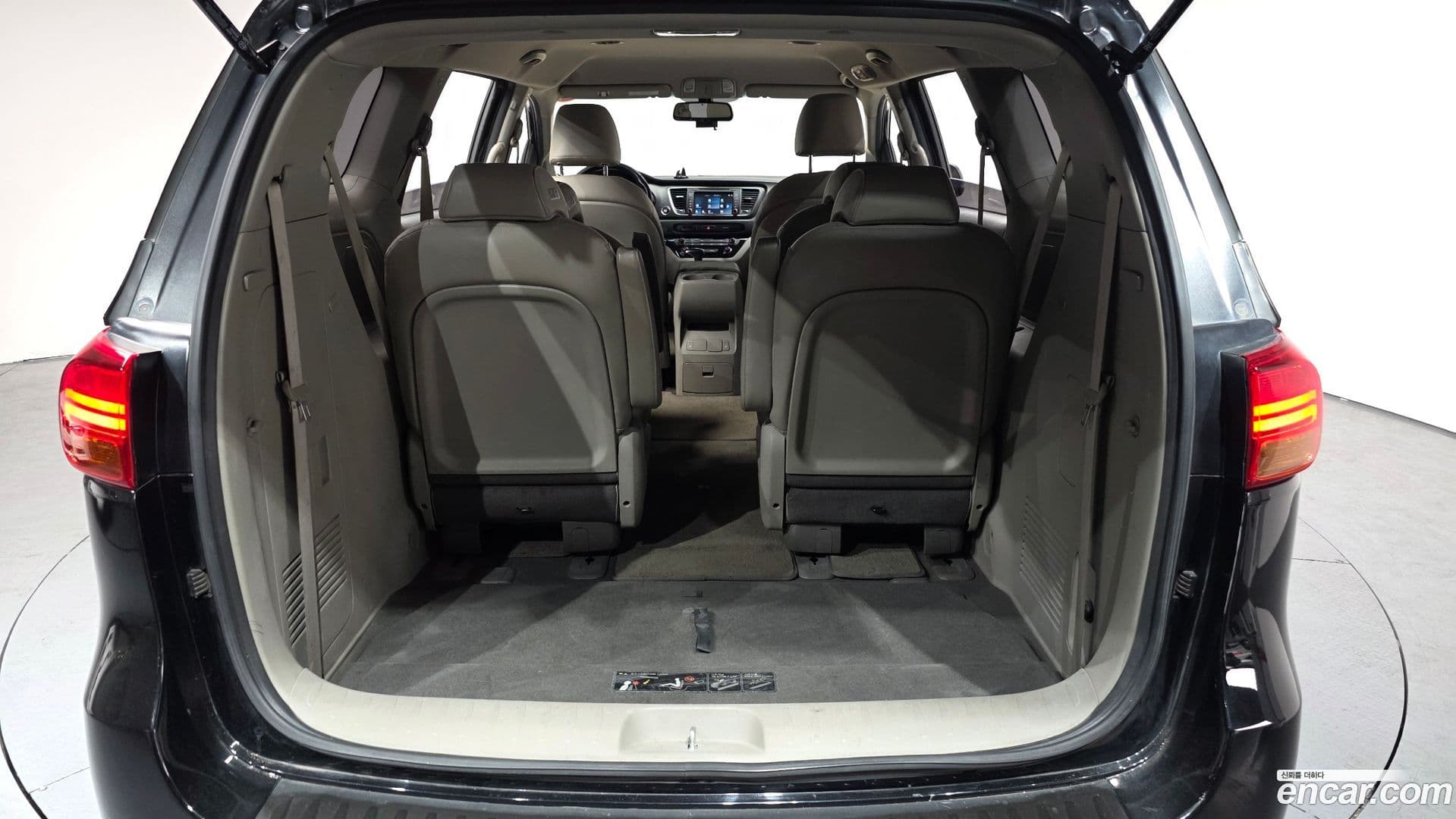 Main__Slider__Photo:Canival Kia 2018.0-19