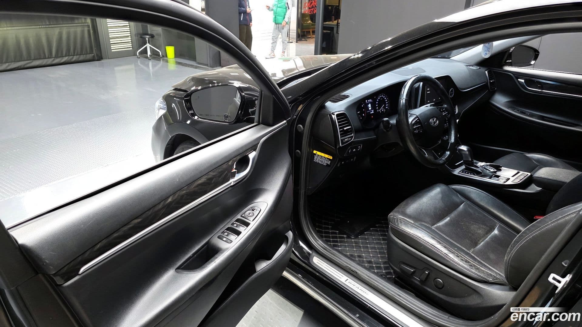 Main__Slider__Photo:Grandeur Hyundai 2017.2-10