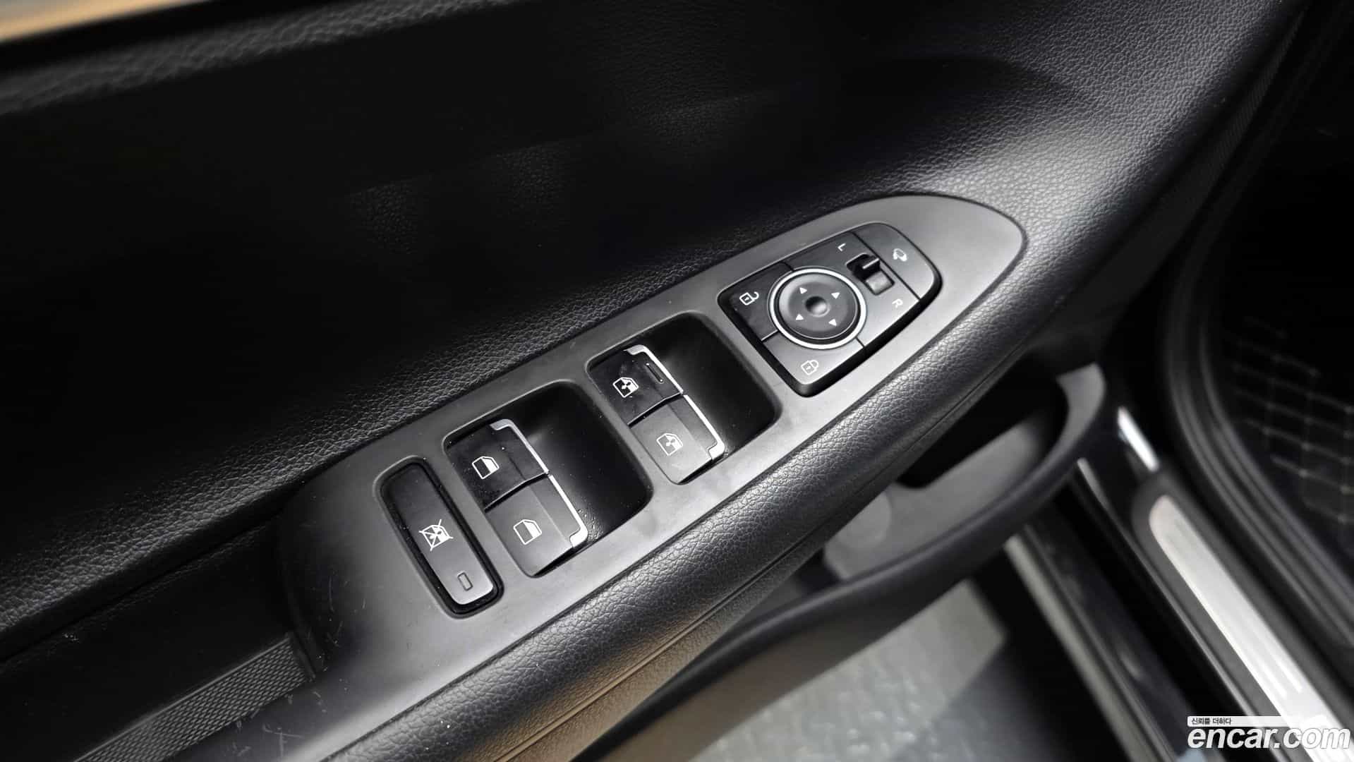 Grandeur Hyundai 2017.2-OPTION-024