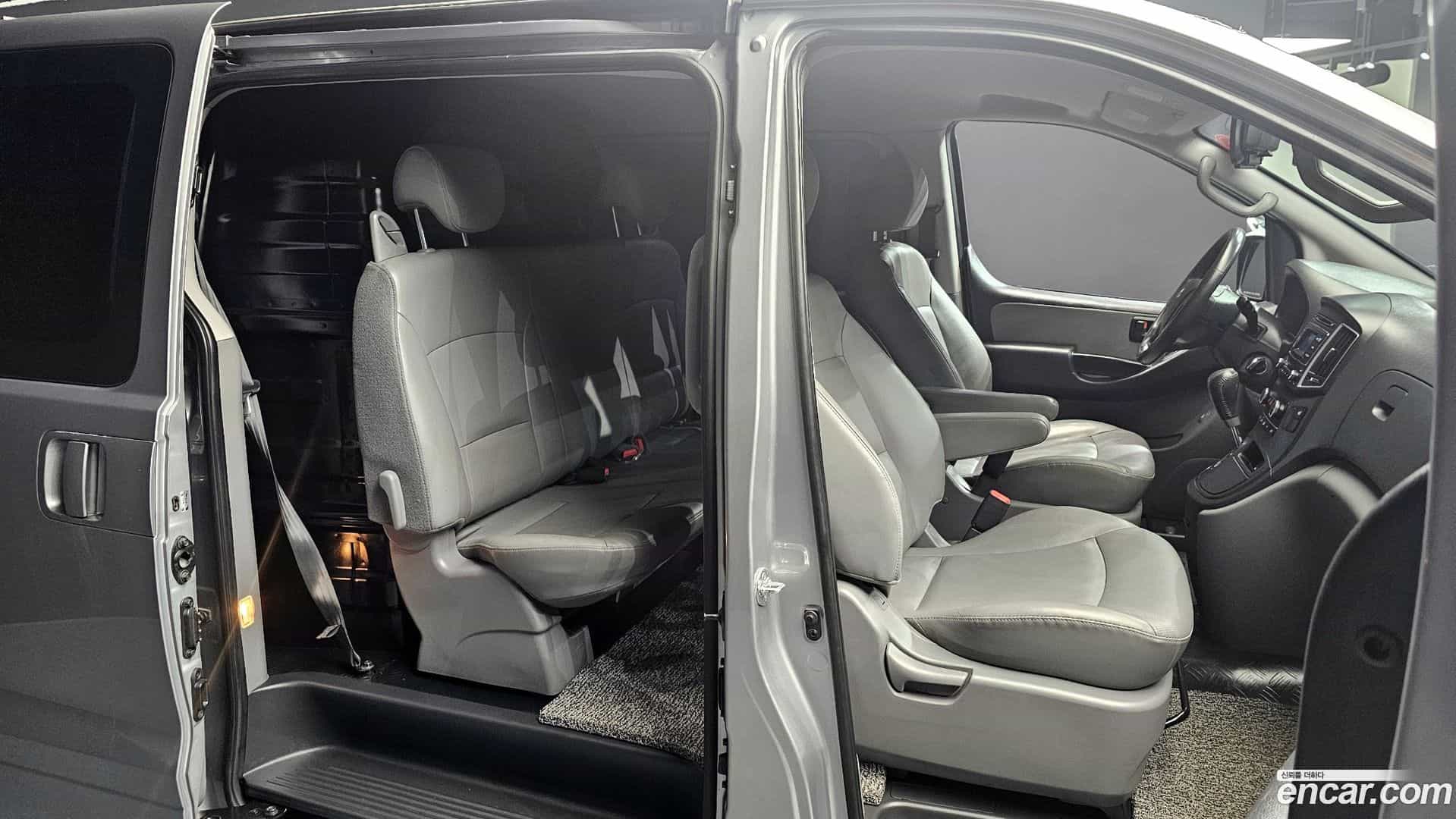 Starex Hyundai 2019.6-INNER-010