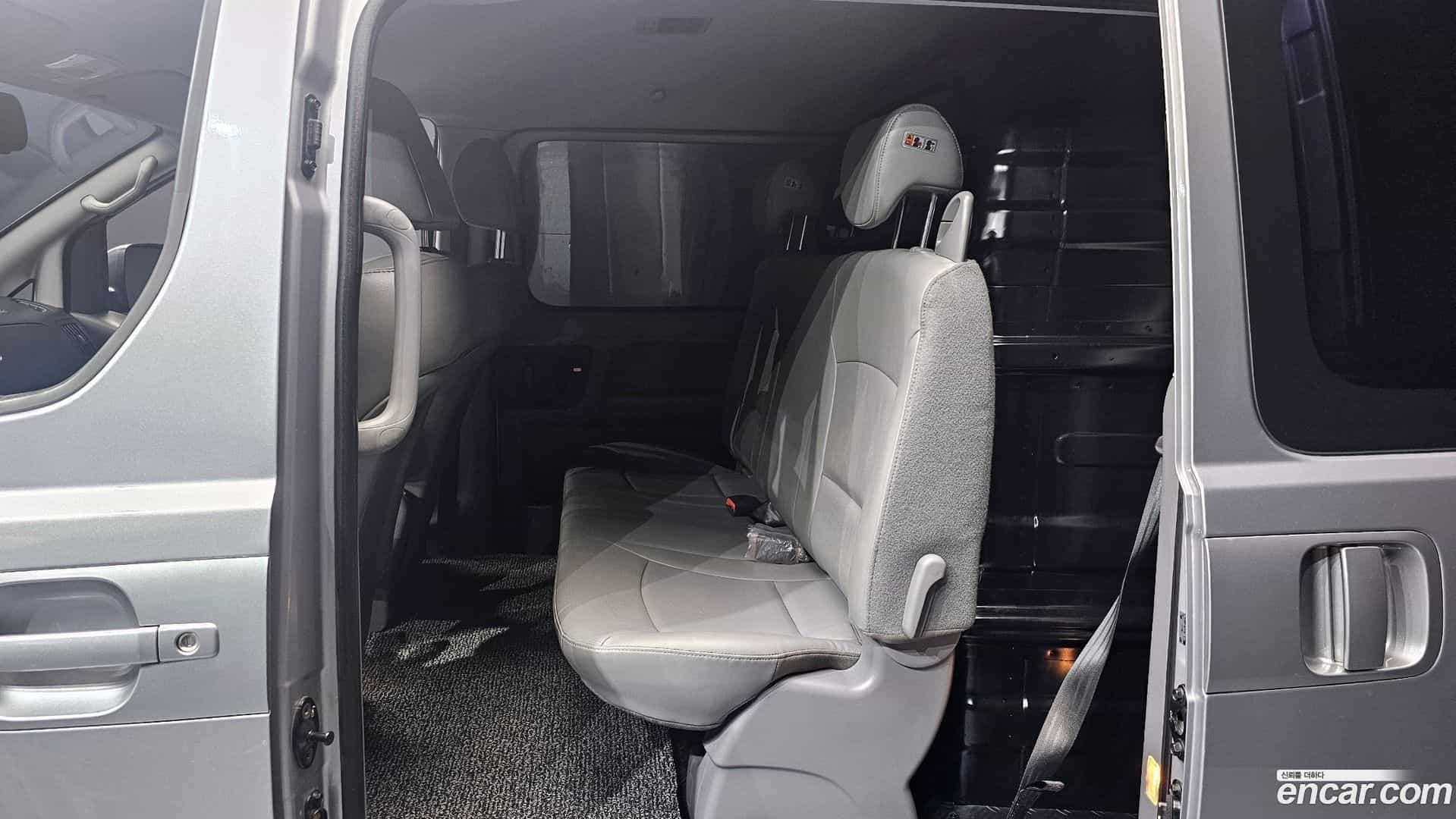 Starex Hyundai 2019.6-OPTION-016