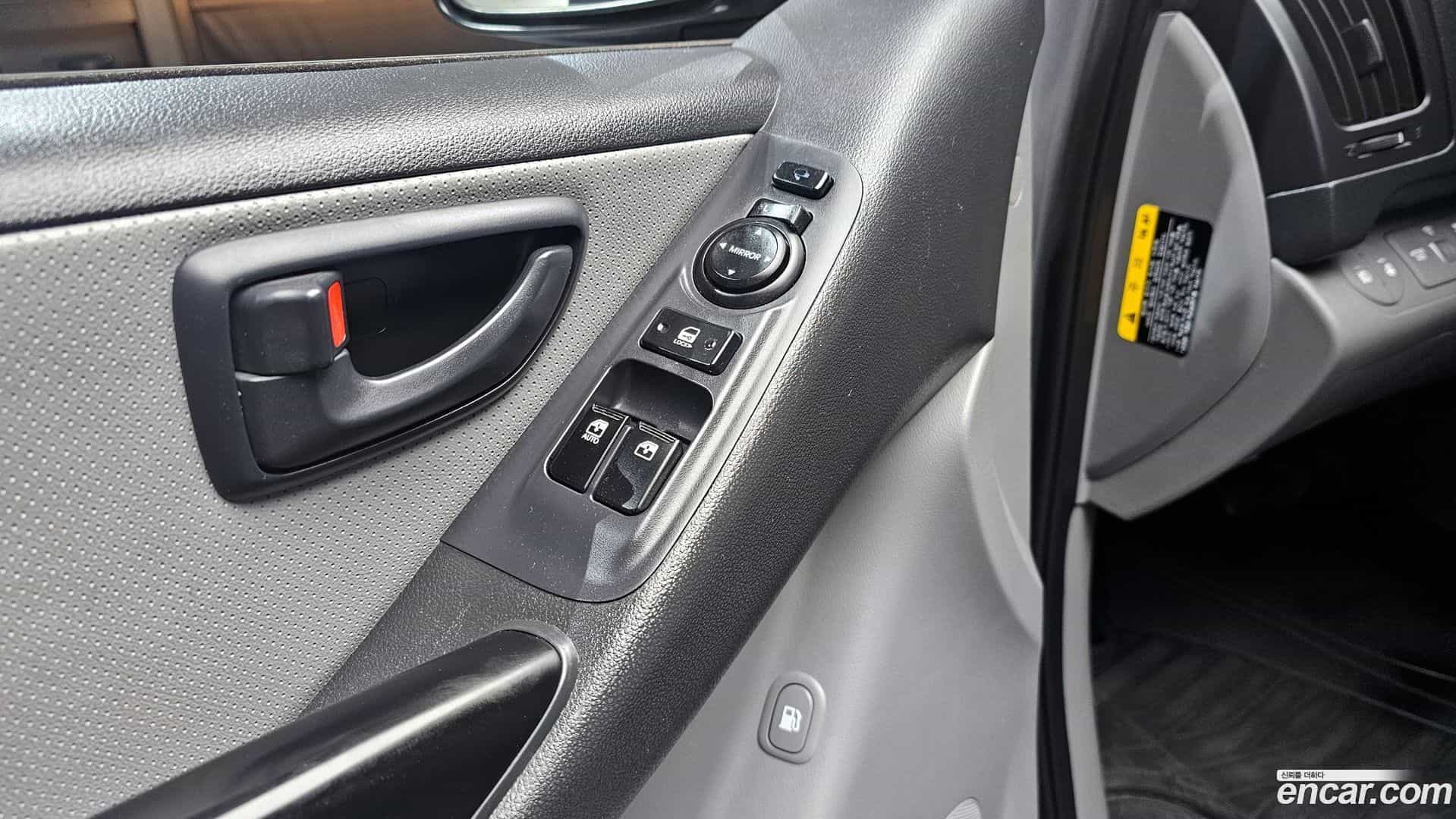 Starex Hyundai 2019.6-OPTION-021