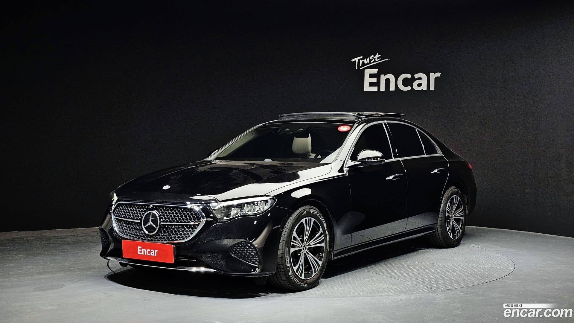 Main__Slider__Photo:E-Class Mercedes-Benz 2025.9-0