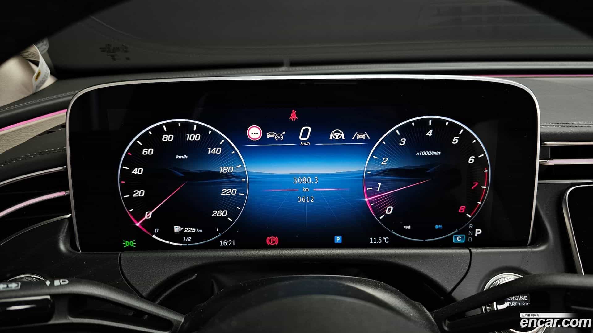 E-Class Mercedes-Benz 2025.9-INNER-008