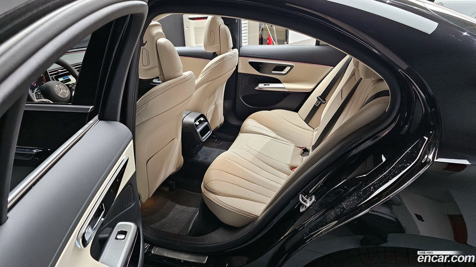 Main__Slider__Photo:E-Class Mercedes-Benz 2025.9-10