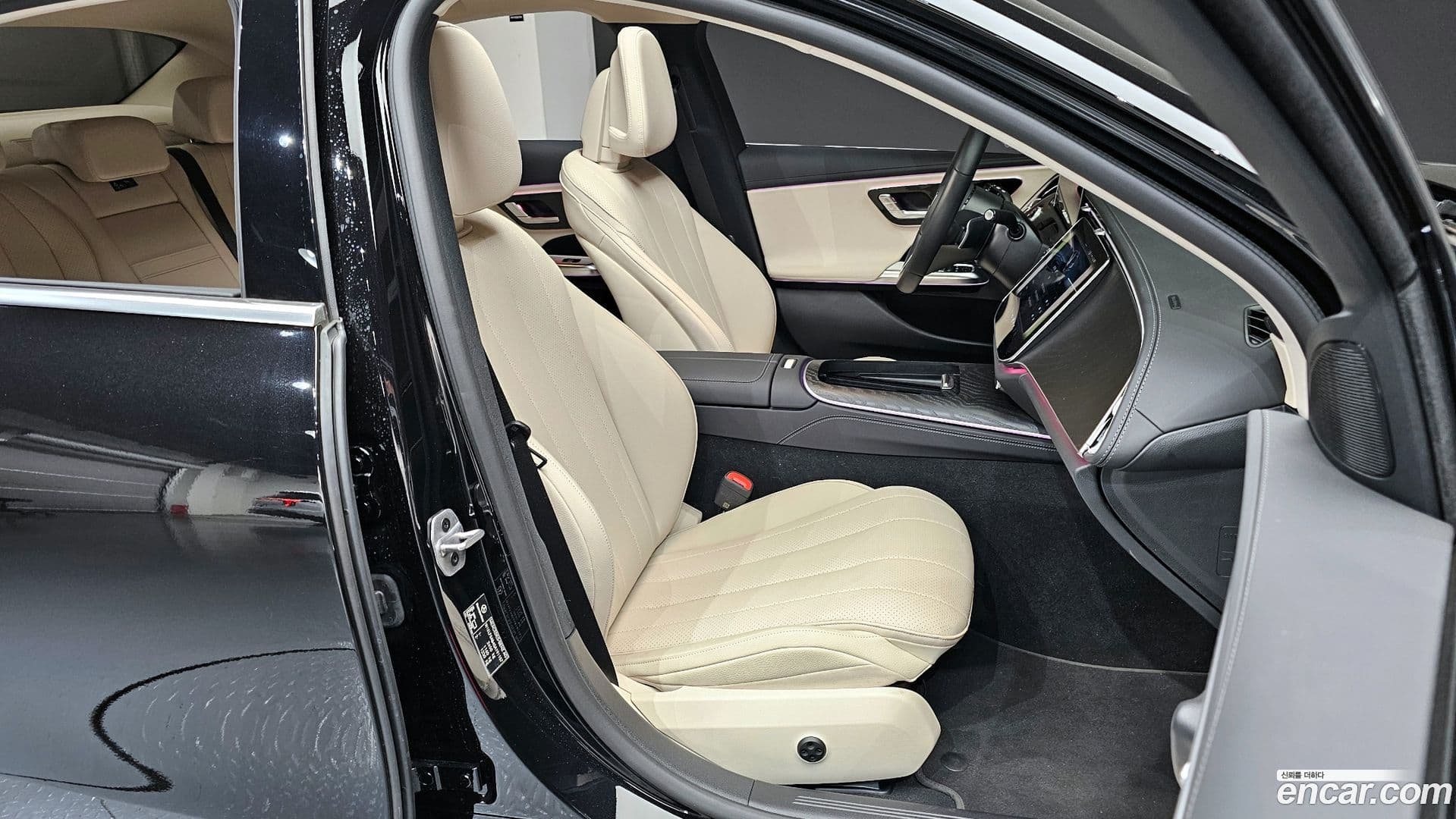 Main__Slider__Photo:E-Class Mercedes-Benz 2025.9-11