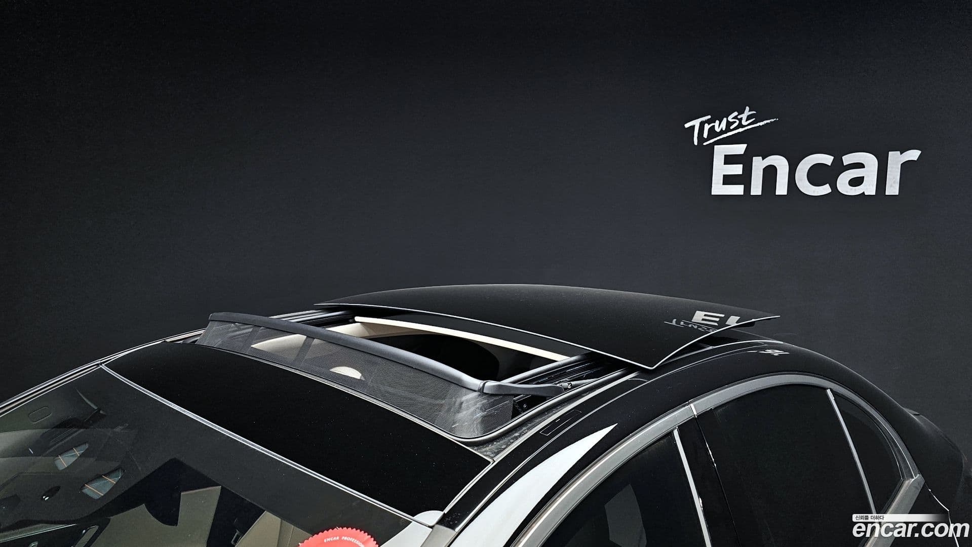 Main__Slider__Photo:E-Class Mercedes-Benz 2025.9-17