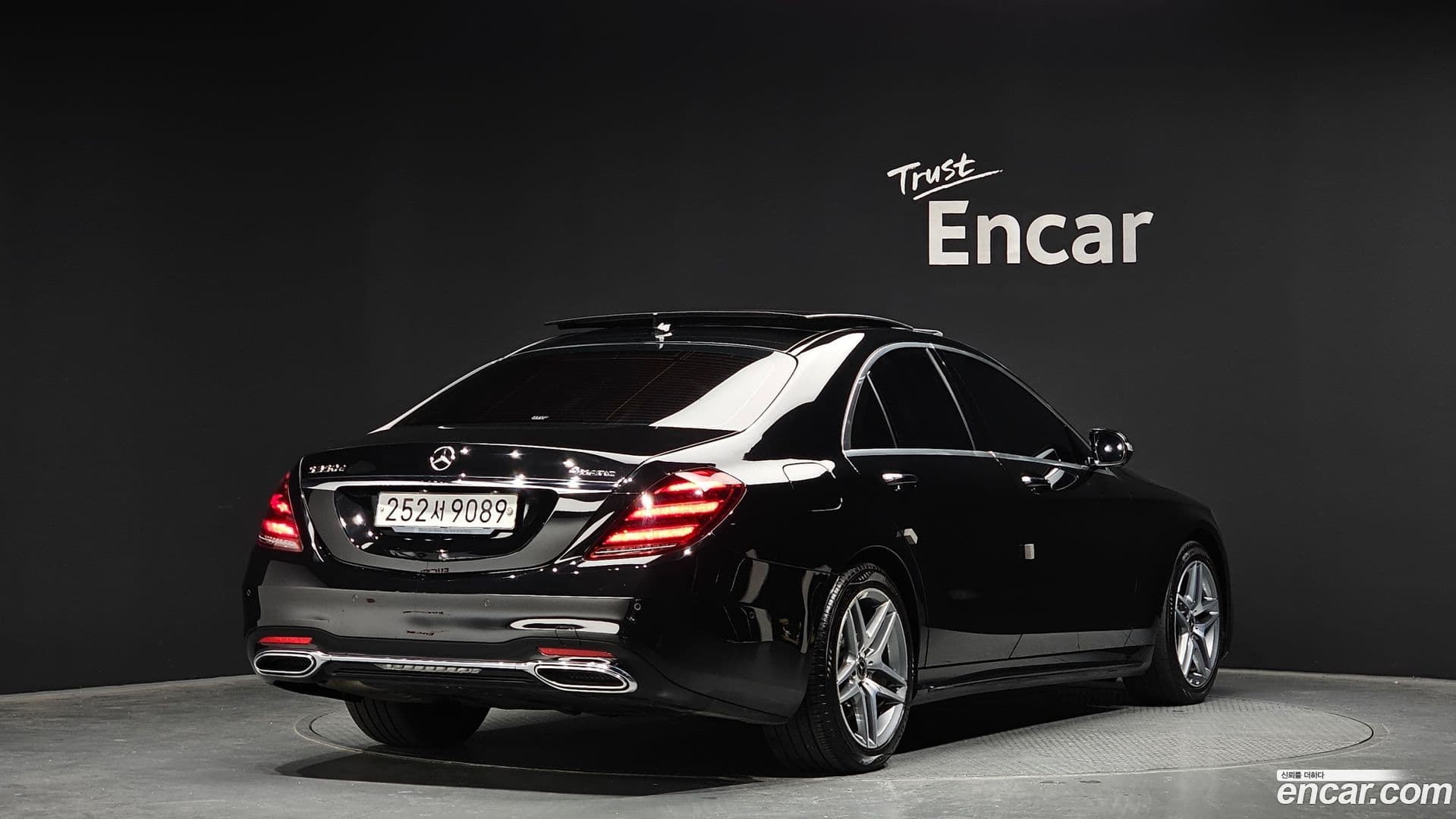 Main__Slider__Photo:S-Class Mercedes-Benz 2020.6-1