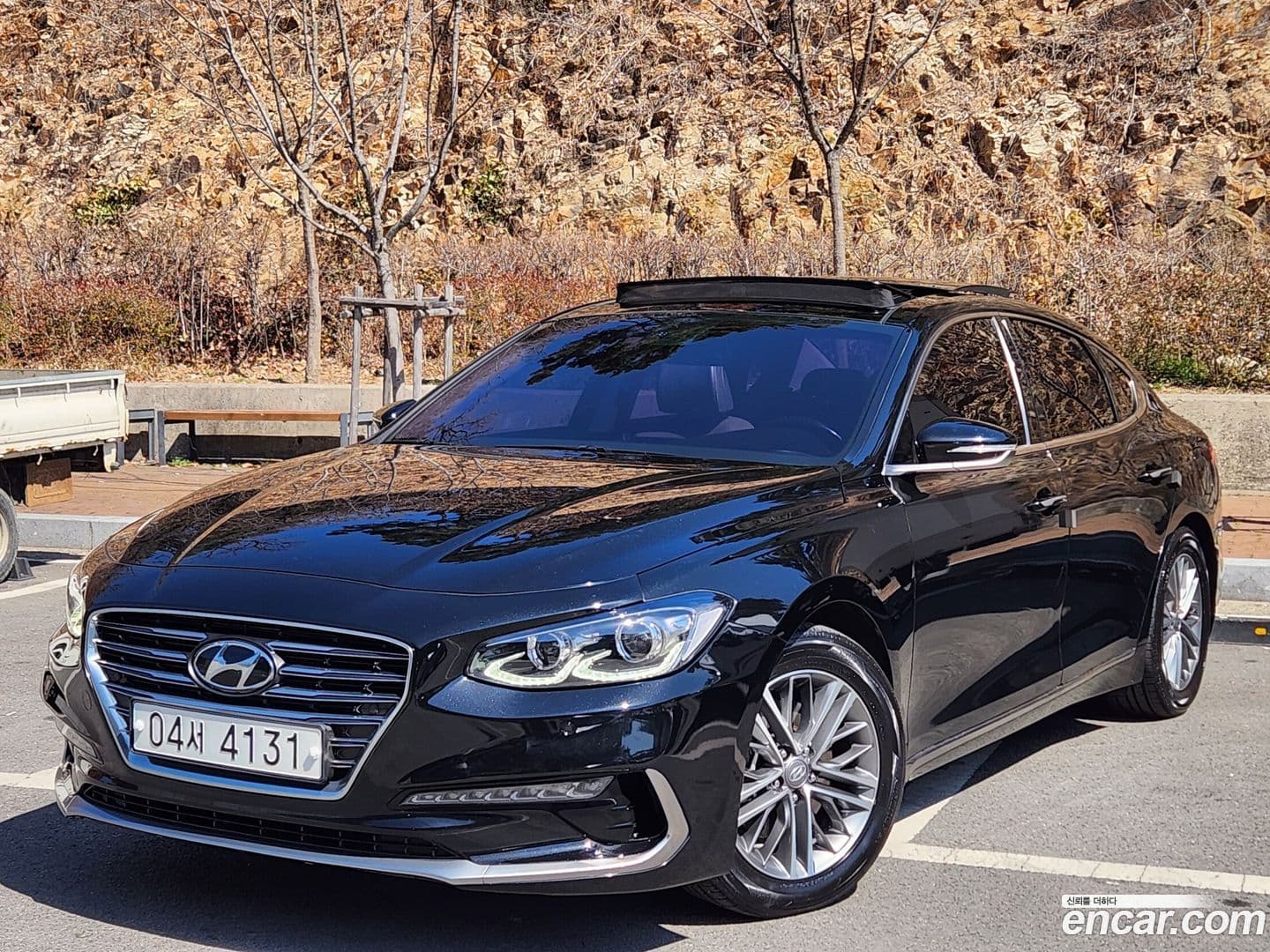 Main__Slider__Photo:Grandeur Hyundai 2018.5-4