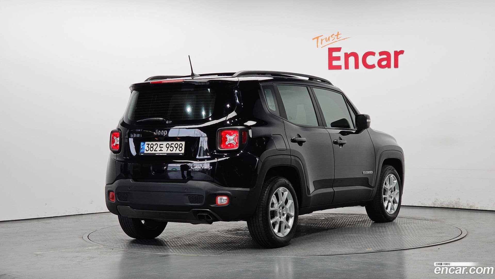 Main__Slider__Photo:Renegade Jeep 2021.11-1