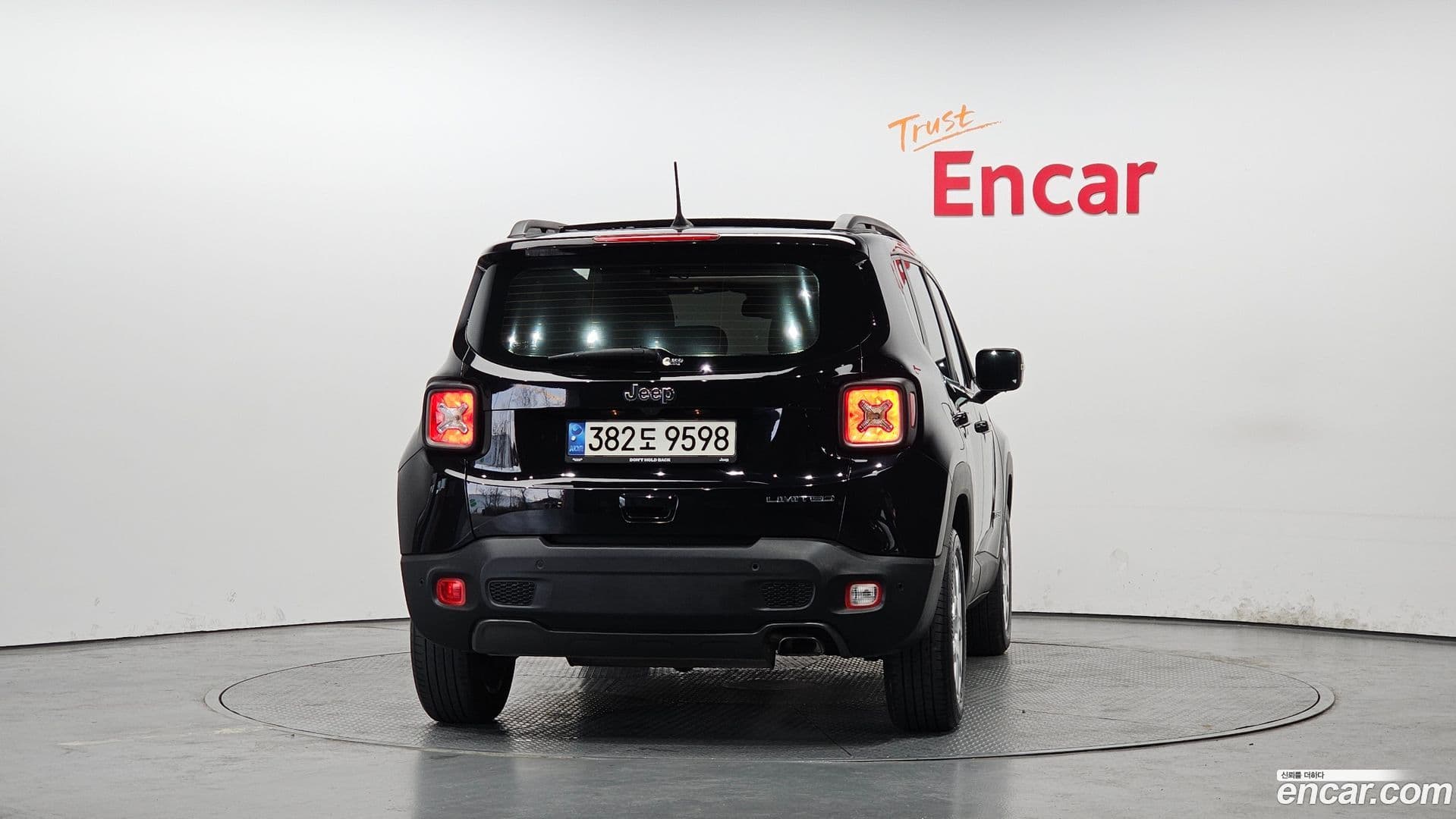 Main__Slider__Photo:Renegade Jeep 2021.11-3