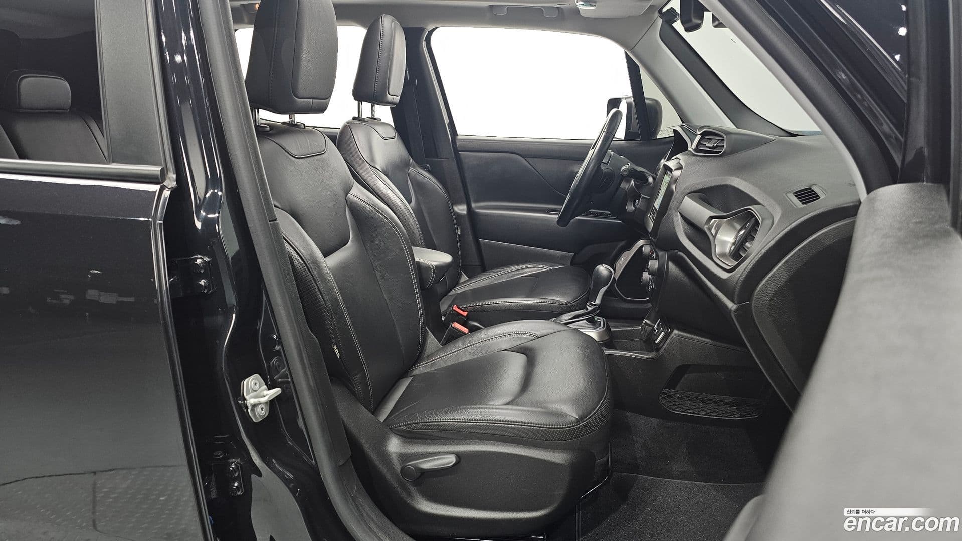 Main__Slider__Photo:Renegade Jeep 2021.11-9