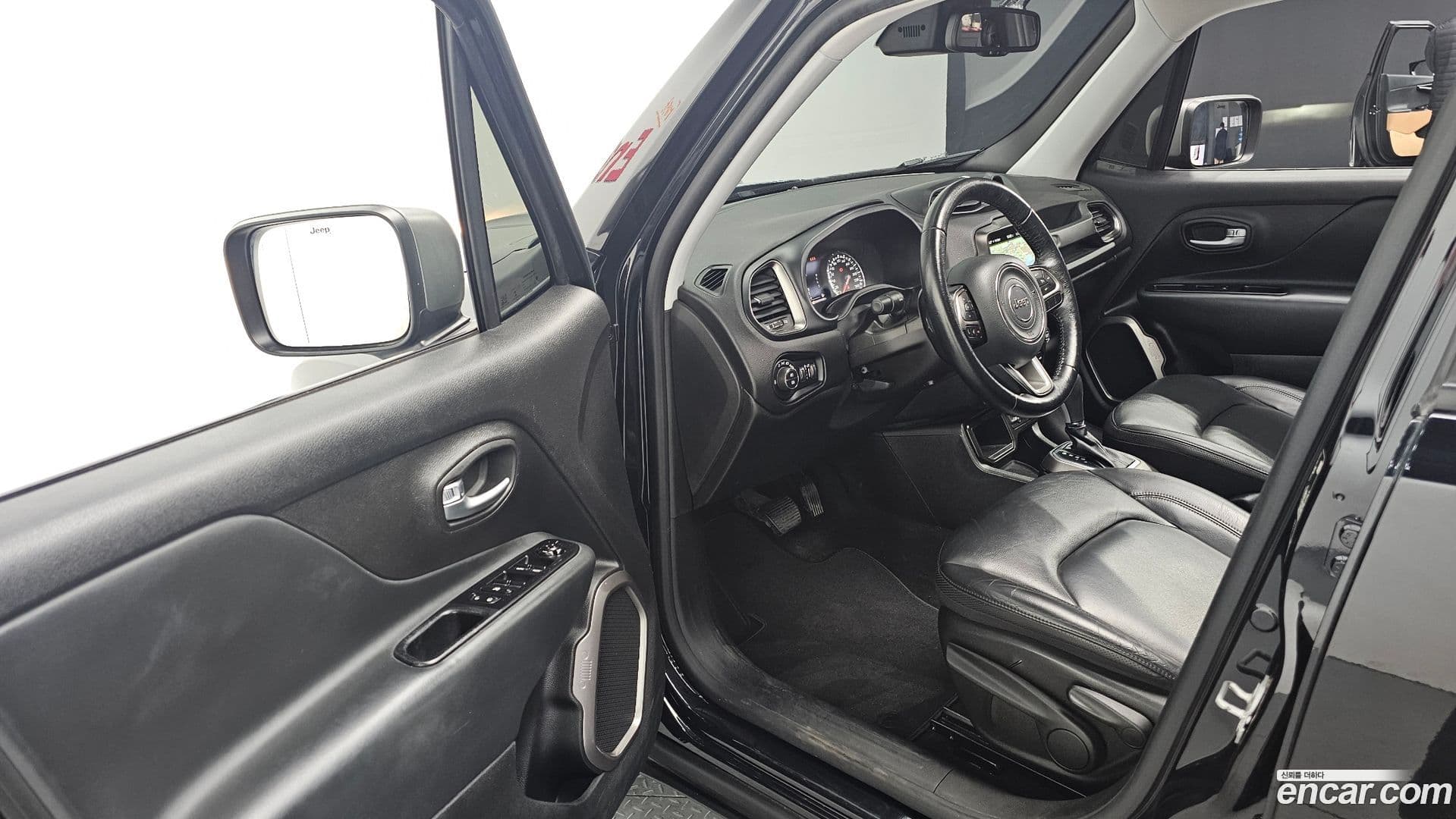 Main__Slider__Photo:Renegade Jeep 2021.11-10