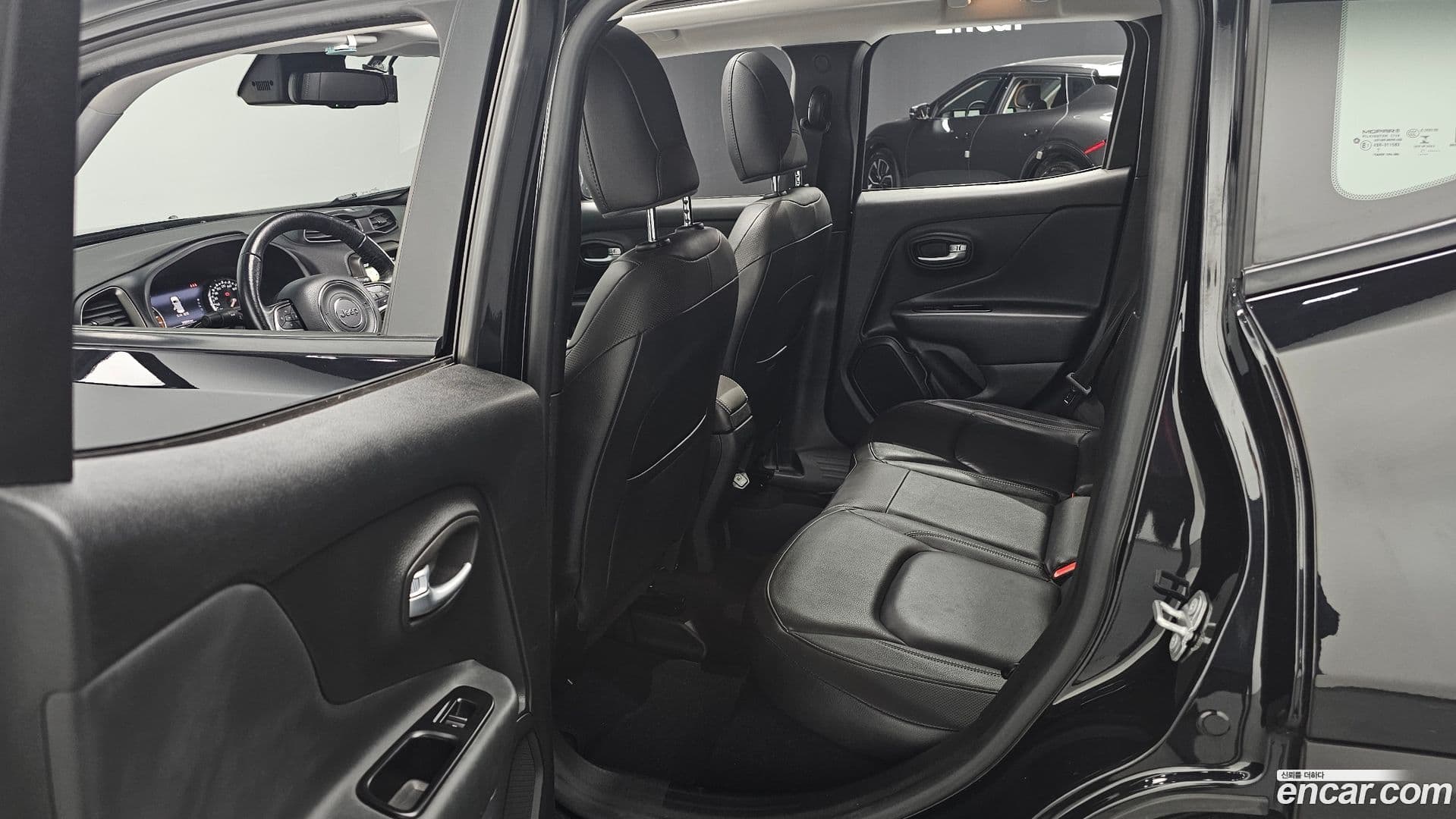 Main__Slider__Photo:Renegade Jeep 2021.11-11