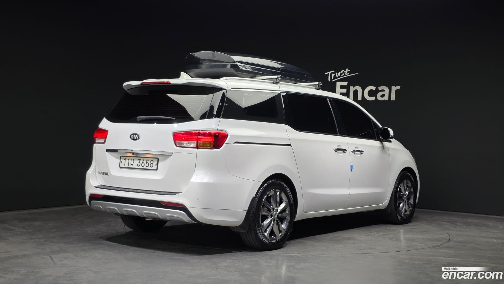 Main__Slider__Photo:Canival Kia 2017.9-1