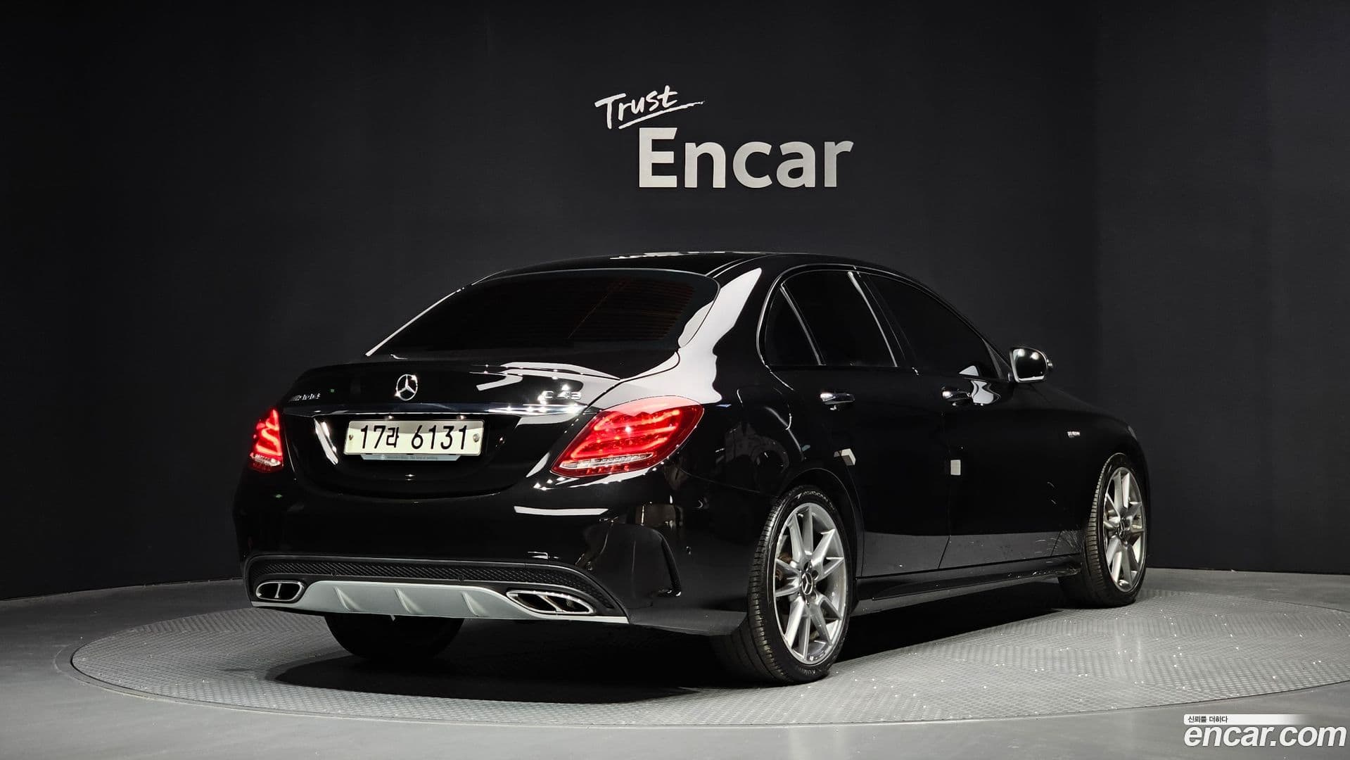 Main__Slider__Photo:C-Class Mercedes-Benz 2017.4-1