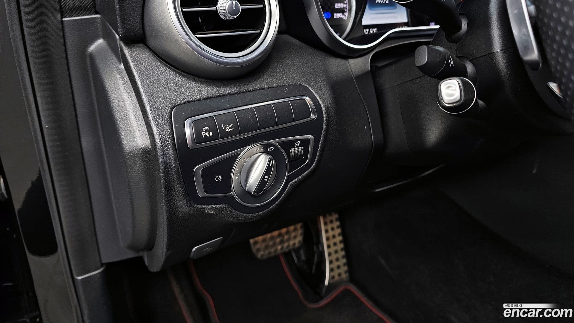 Main__Slider__Photo:C-Class Mercedes-Benz 2017.4-15