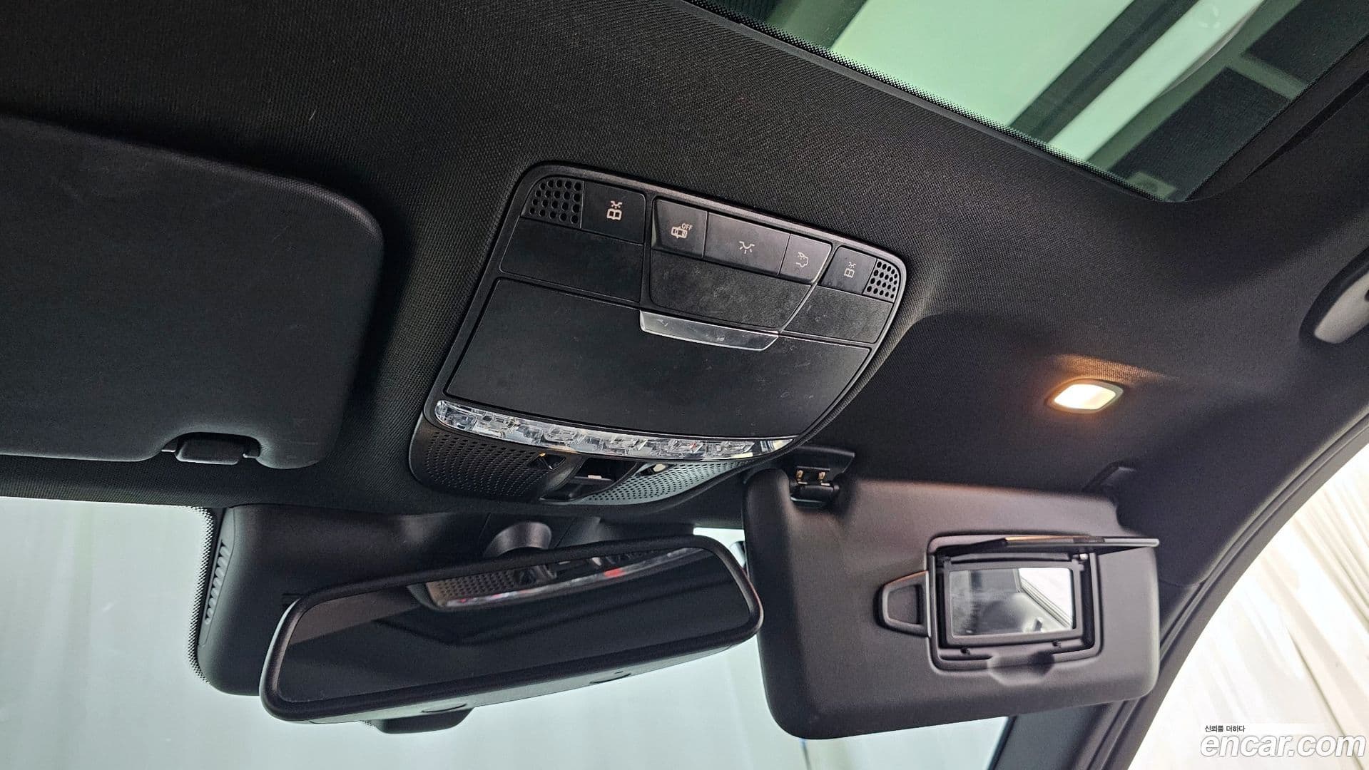 Main__Slider__Photo:C-Class Mercedes-Benz 2017.4-17