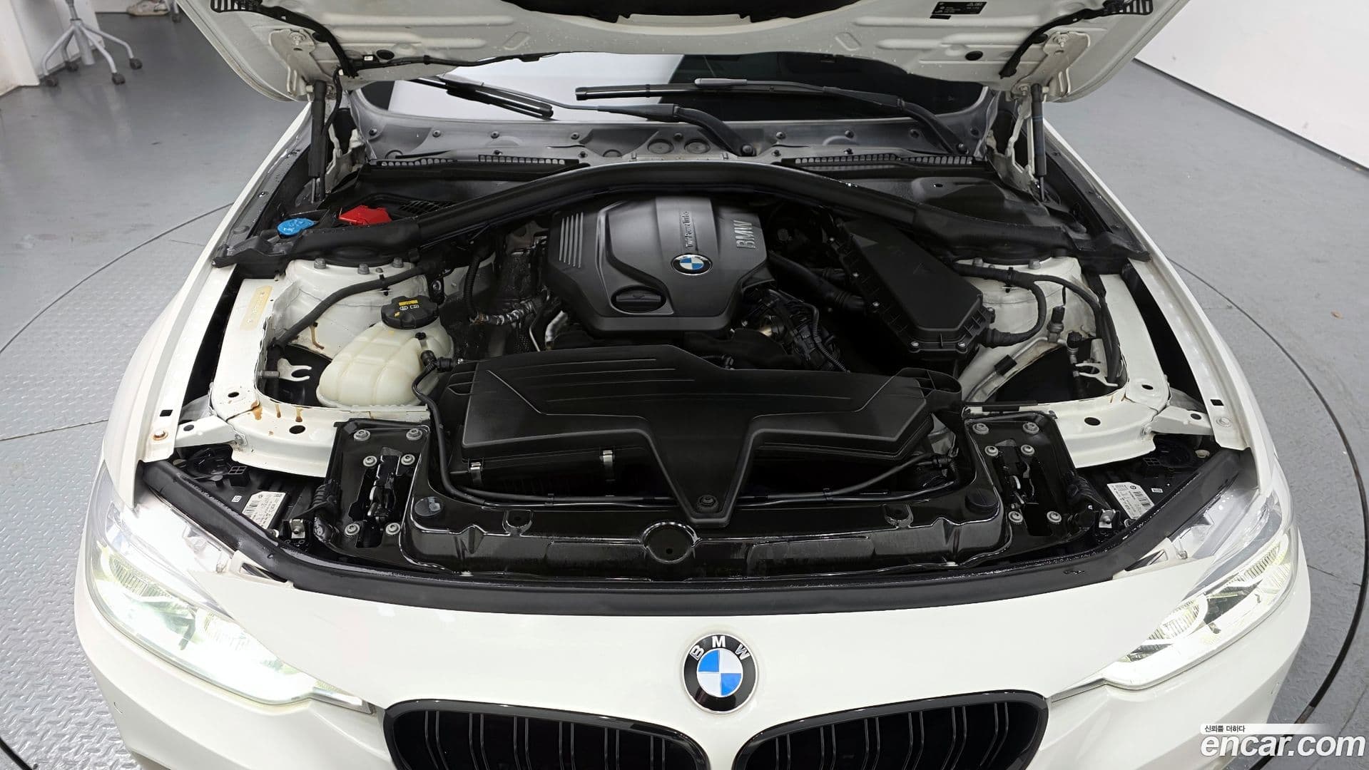 Main__Slider__Photo:3-Series BMW 2016.10-5