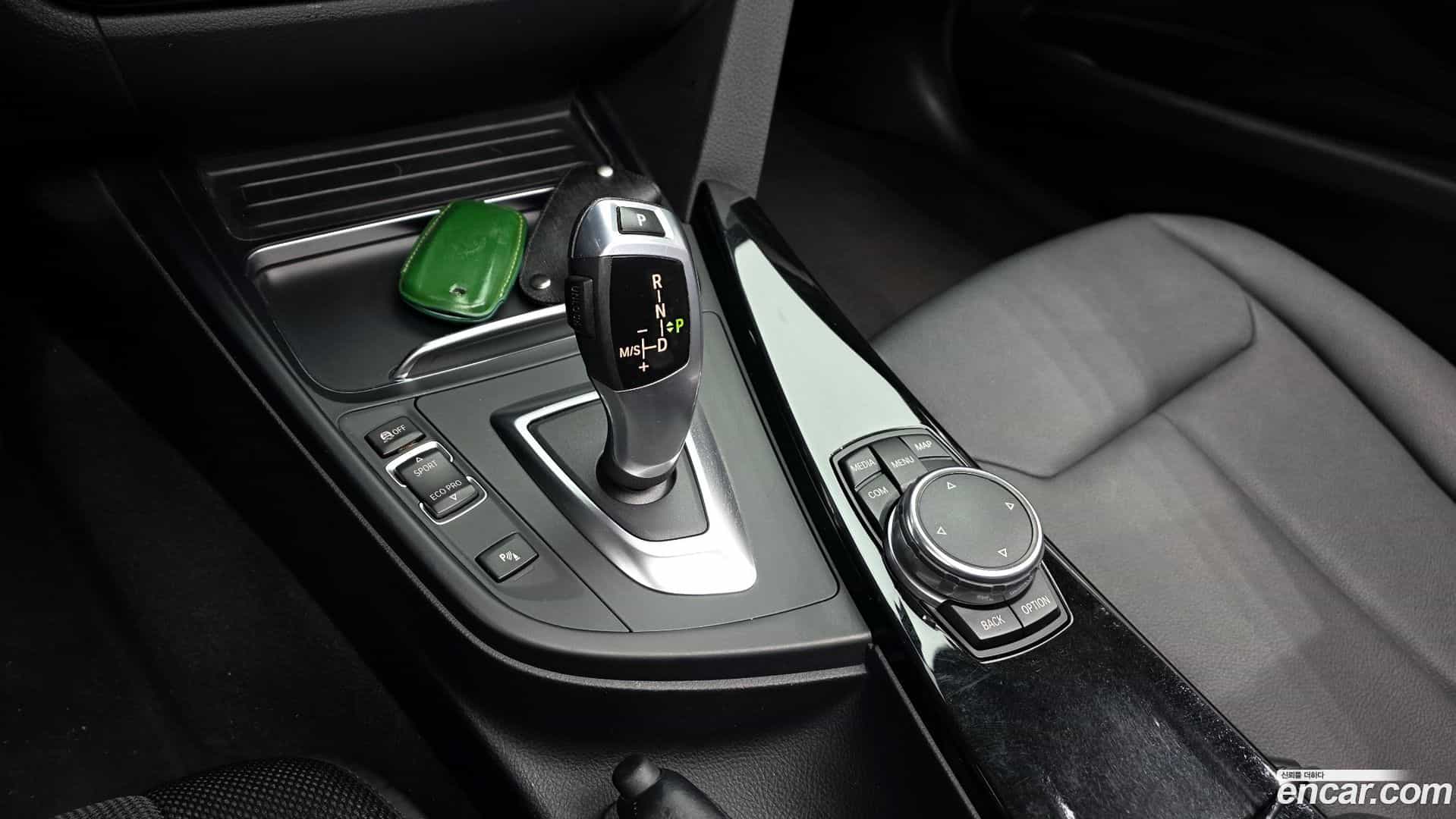 3-Series BMW 2016.10-INNER-009