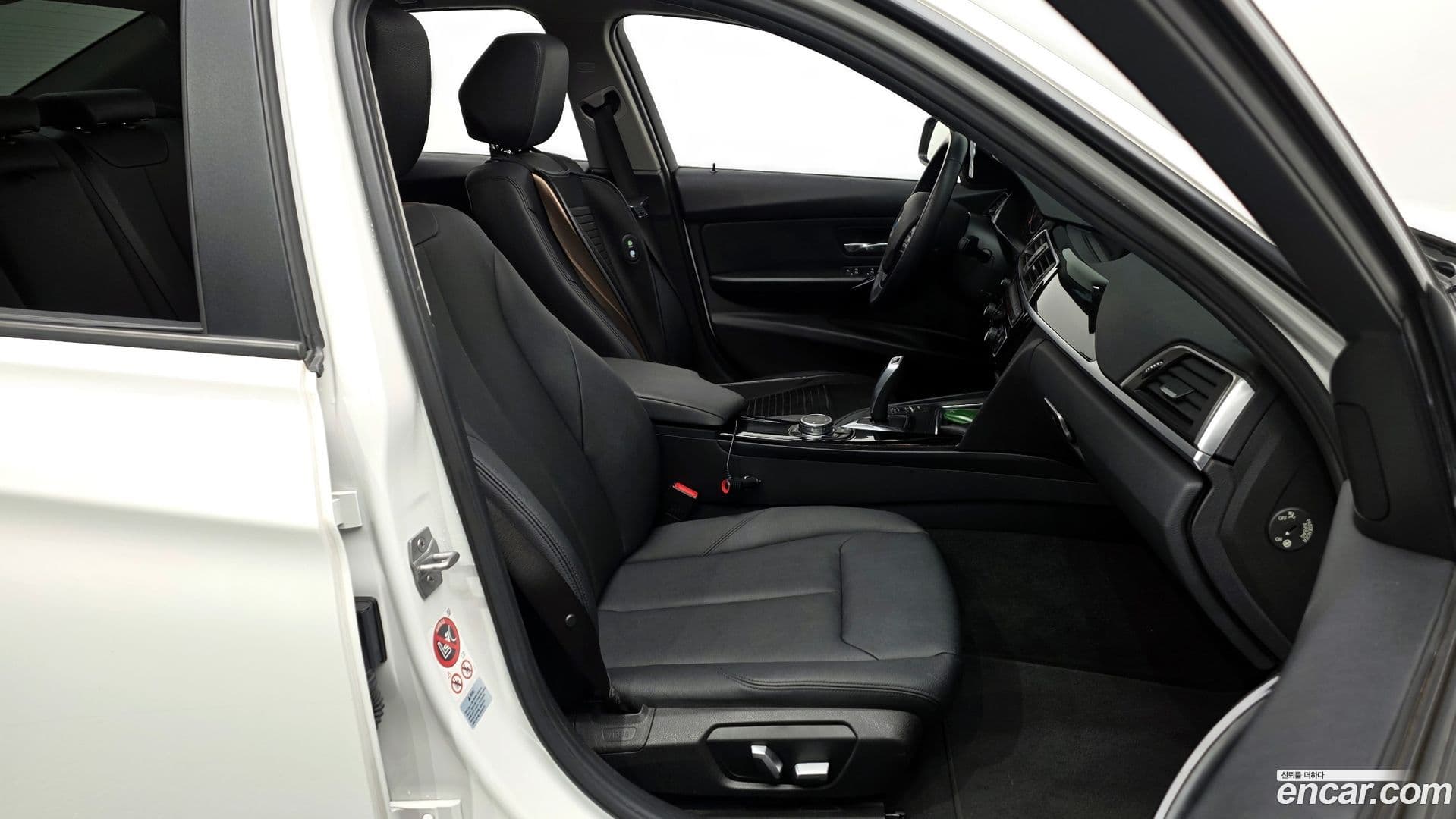 Main__Slider__Photo:3-Series BMW 2016.10-10