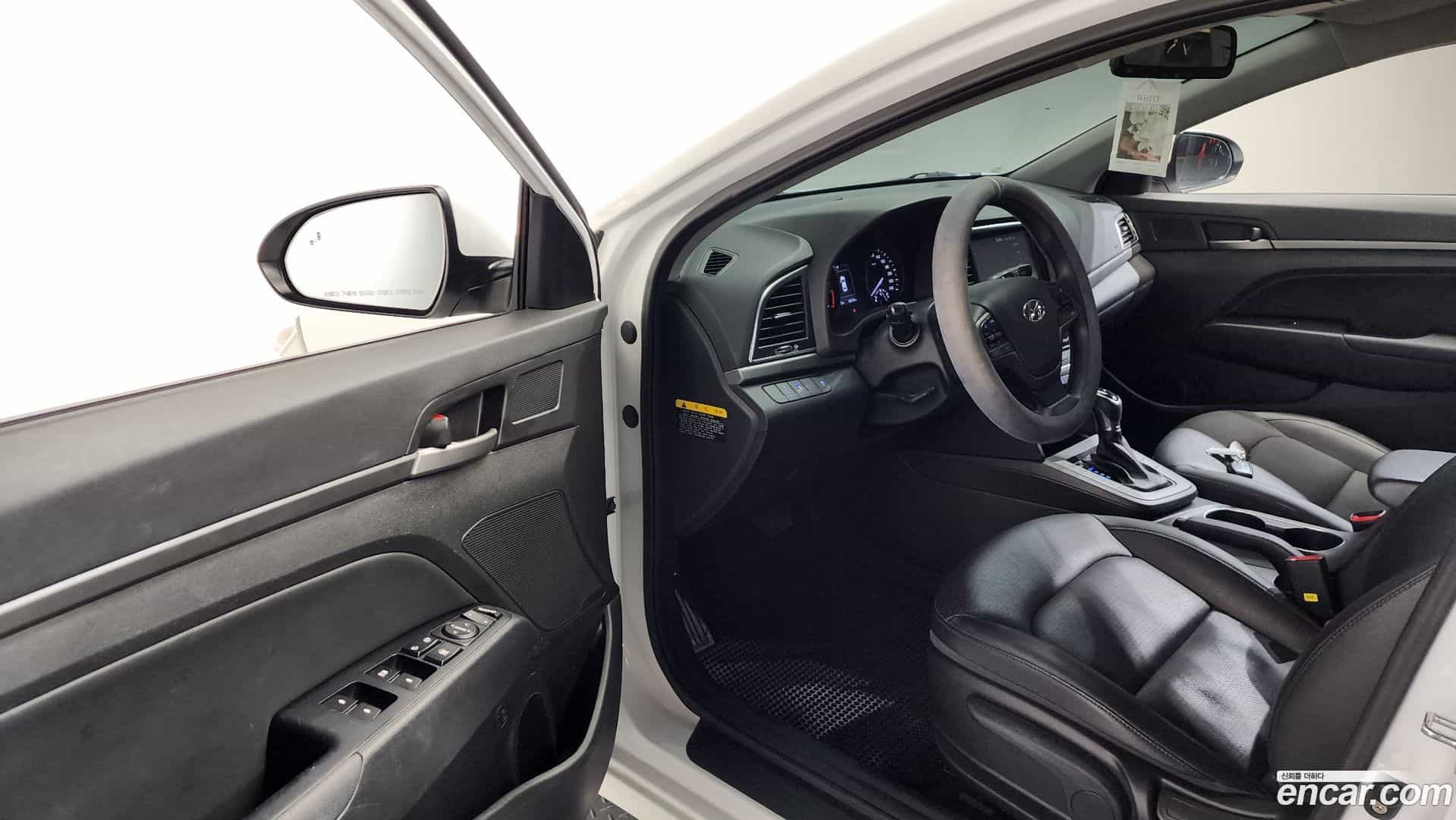 AVANTE Hyundai 2017.11-INNER-010