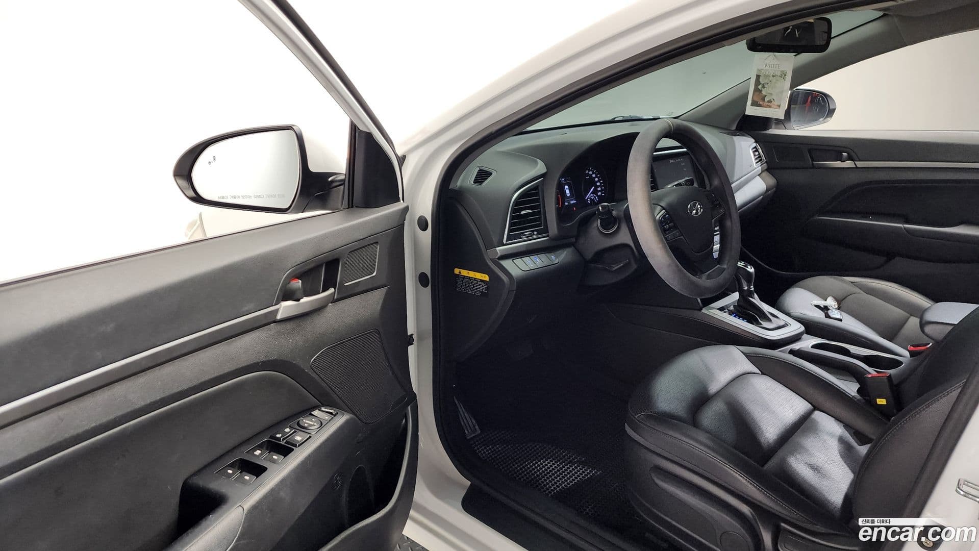 Main__Slider__Photo:AVANTE Hyundai 2017.11-9