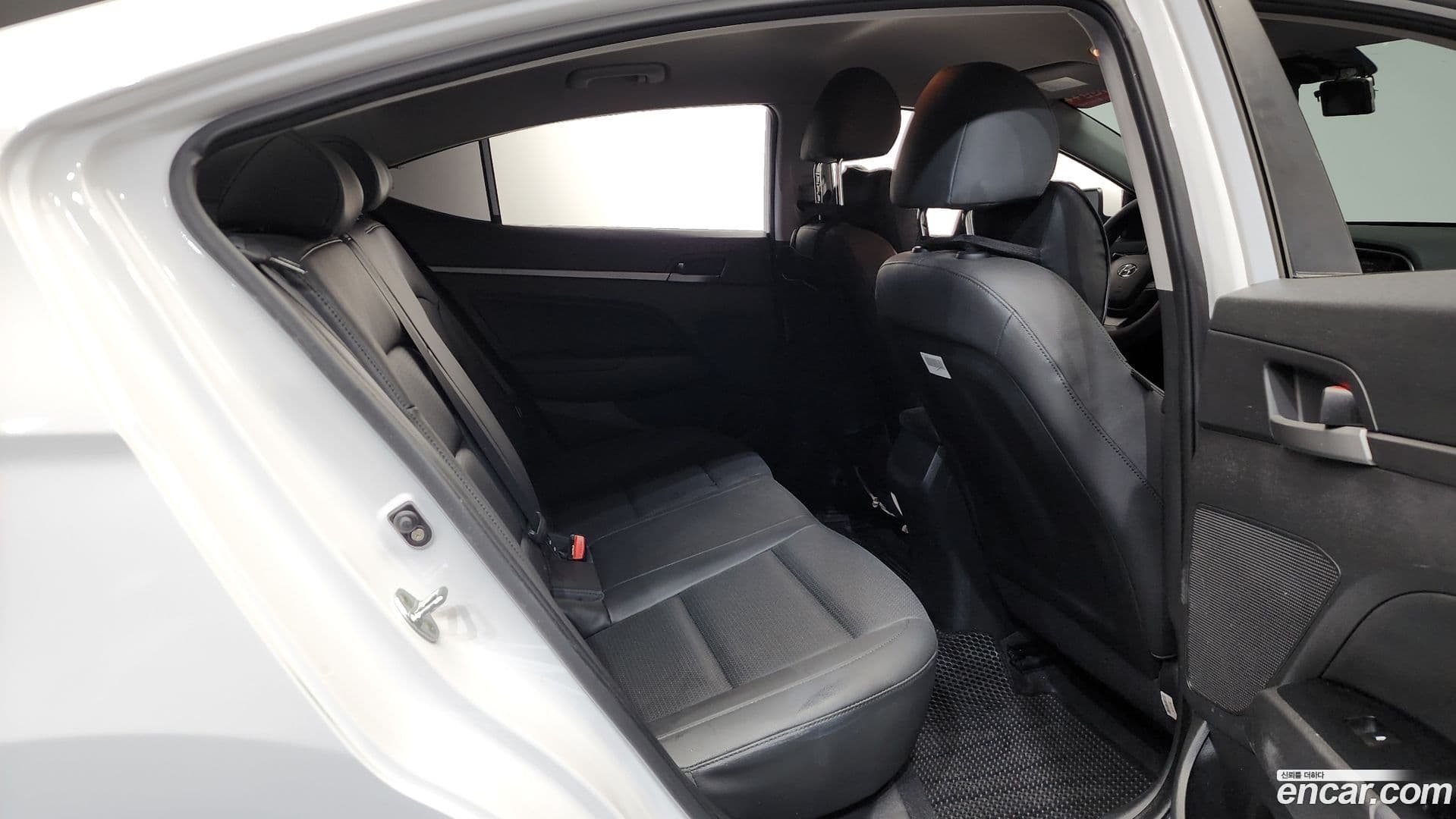 Main__Slider__Photo:AVANTE Hyundai 2017.11-11