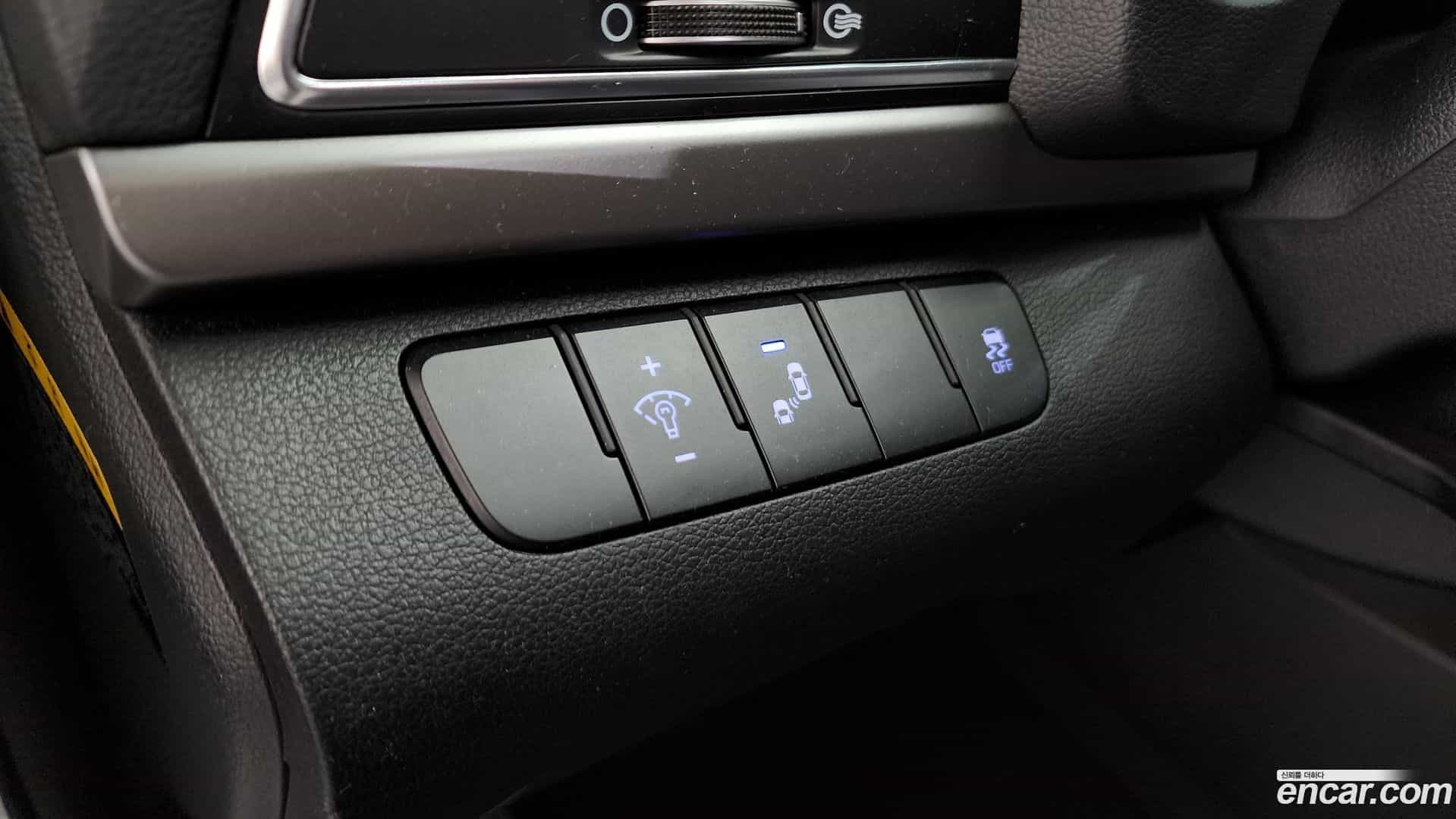 AVANTE Hyundai 2017.11-OPTION-018