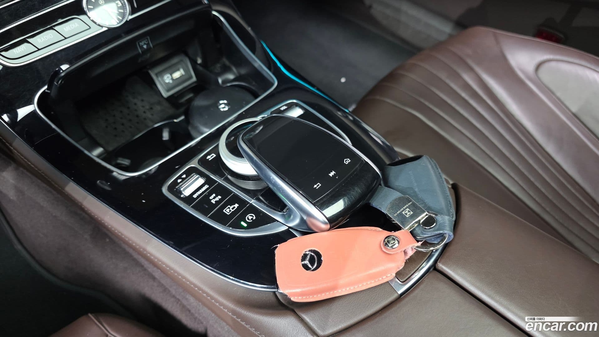 Main__Slider__Photo:CLS-Class Mercedes-Benz 2020.7-8