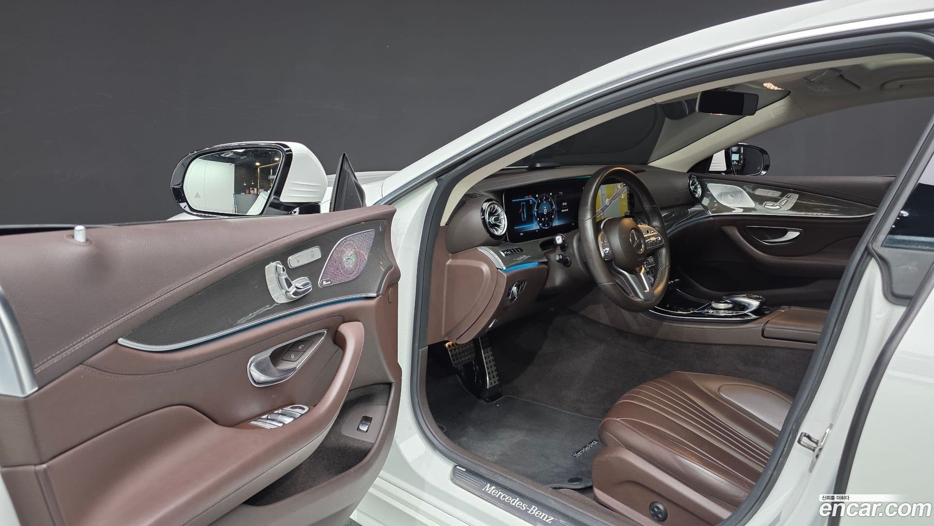 Main__Slider__Photo:CLS-Class Mercedes-Benz 2020.7-9