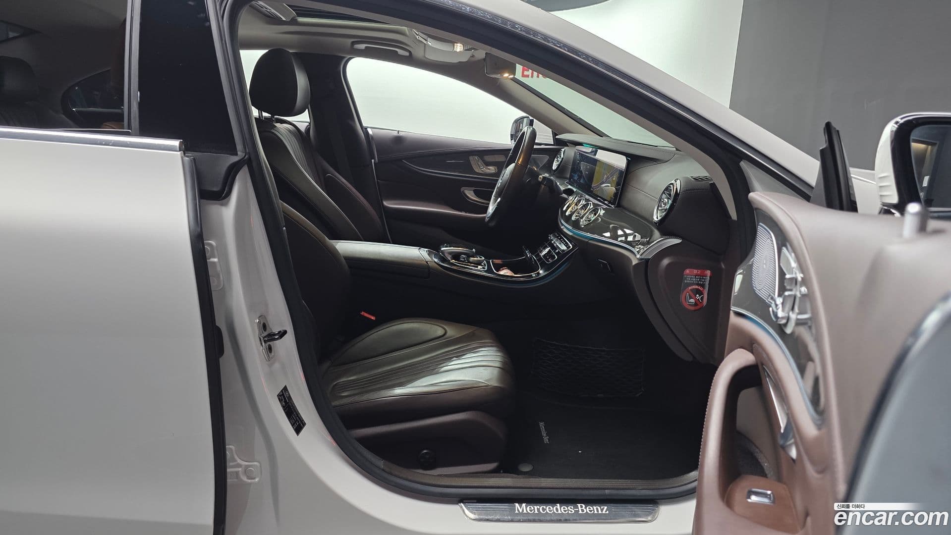 Main__Slider__Photo:CLS-Class Mercedes-Benz 2020.7-10