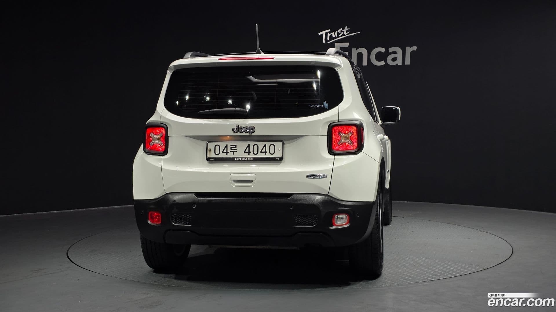 Main__Slider__Photo:Renegade Jeep 2018.6-3