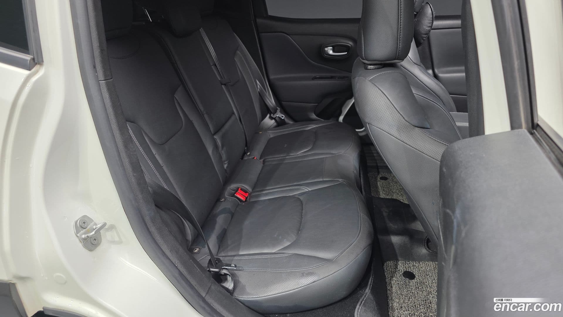 Main__Slider__Photo:Renegade Jeep 2018.6-11