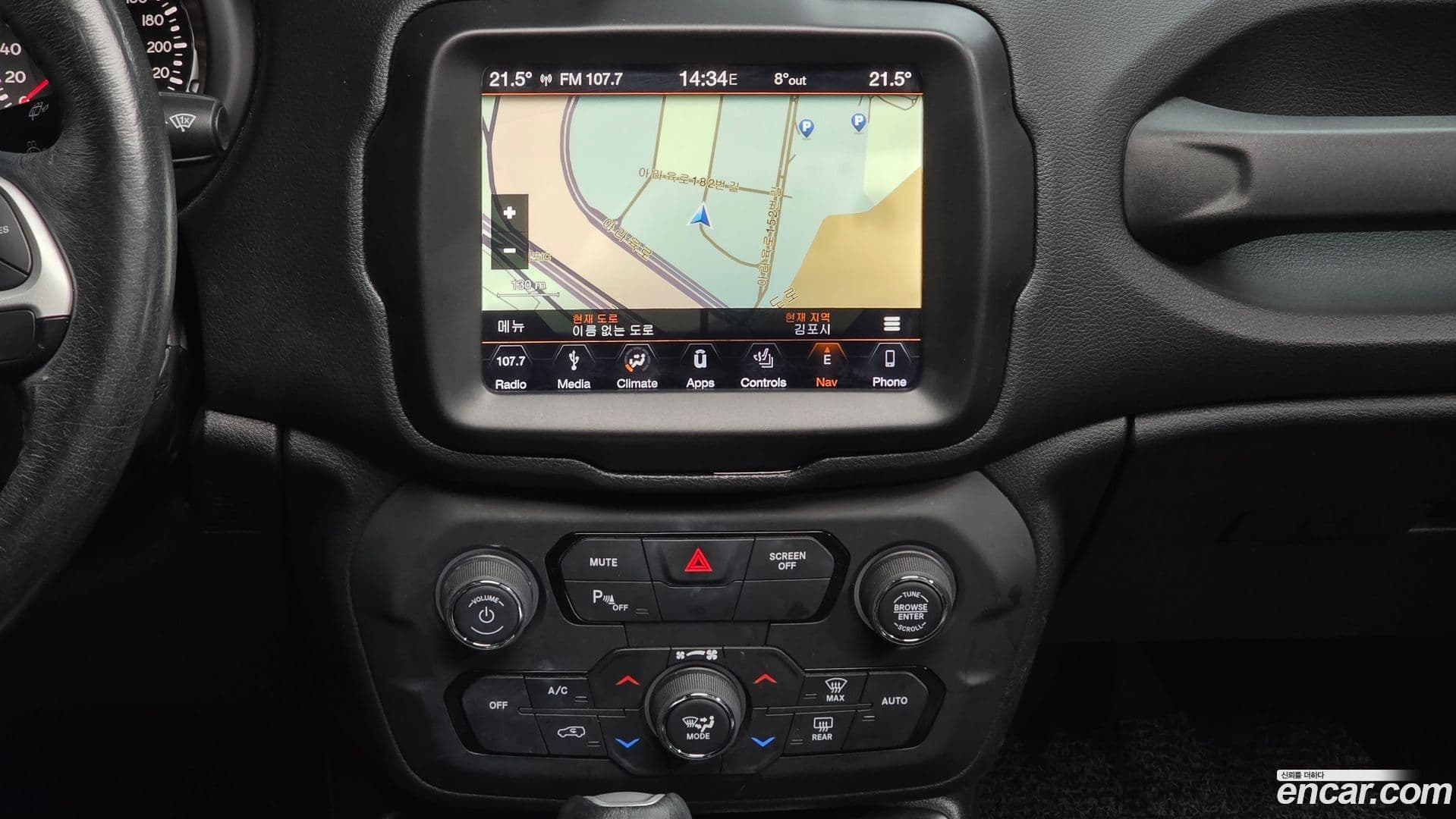 Main__Slider__Photo:Renegade Jeep 2018.6-13