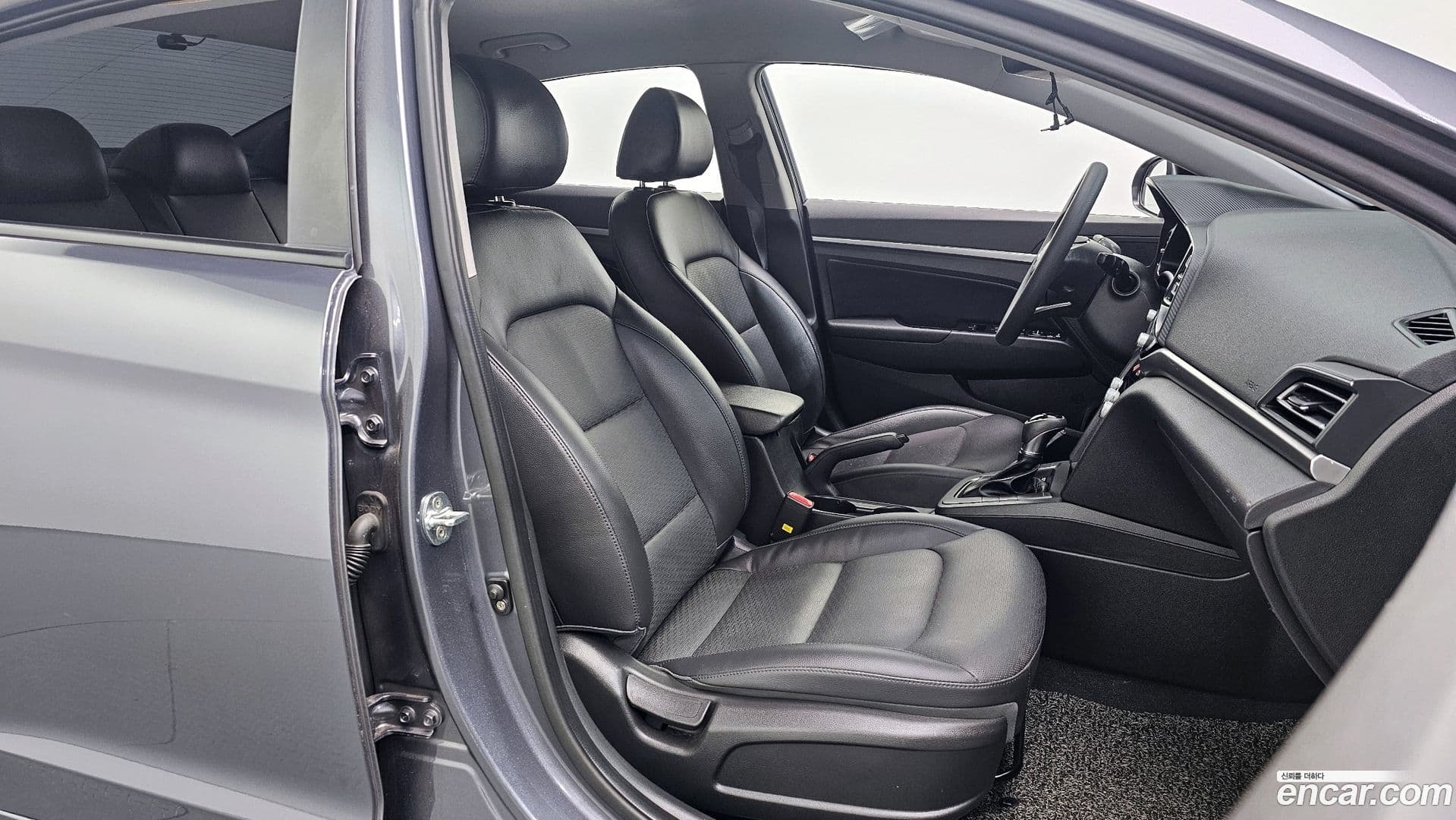 Main__Slider__Photo:AVANTE Hyundai 2019.5-9