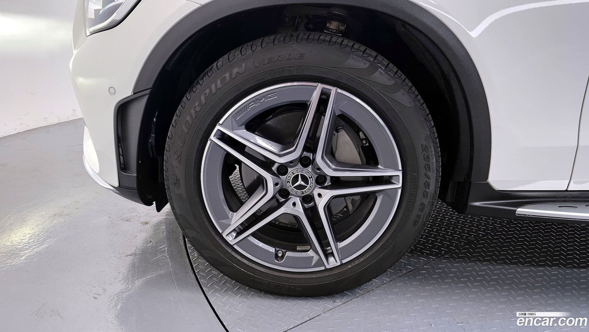 Main__Slider__Photo:GLC-Class Mercedes-Benz 2023.4-4