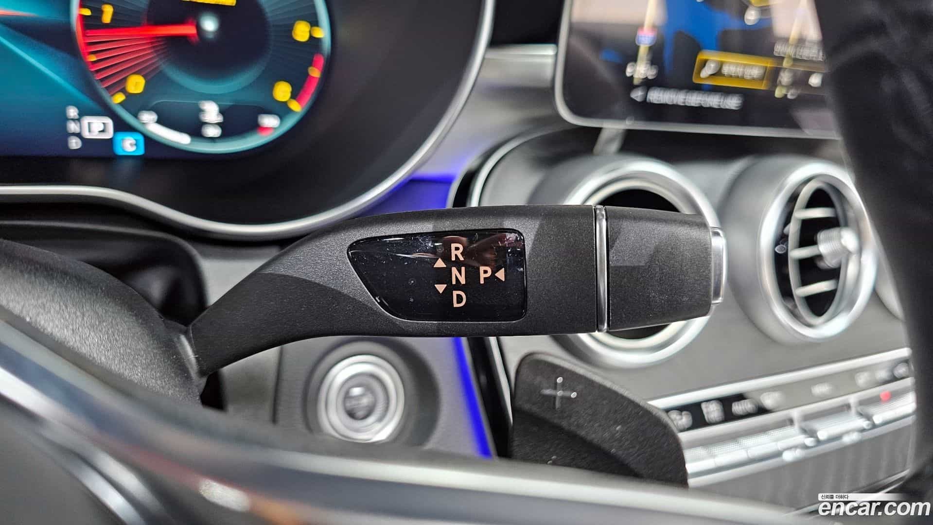 GLC-Class Mercedes-Benz 2023.4-INNER-009