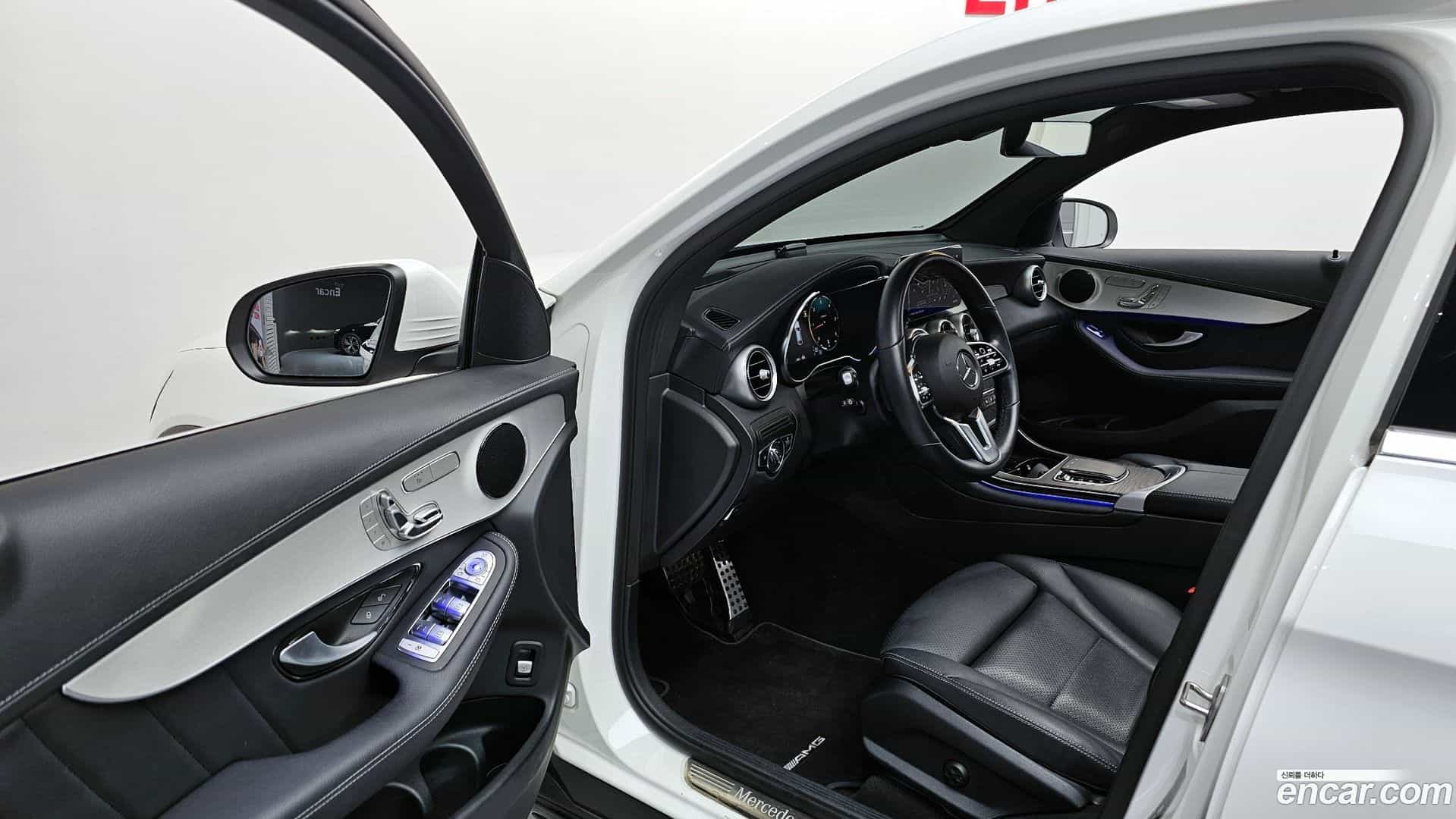 GLC-Class Mercedes-Benz 2023.4-INNER-010