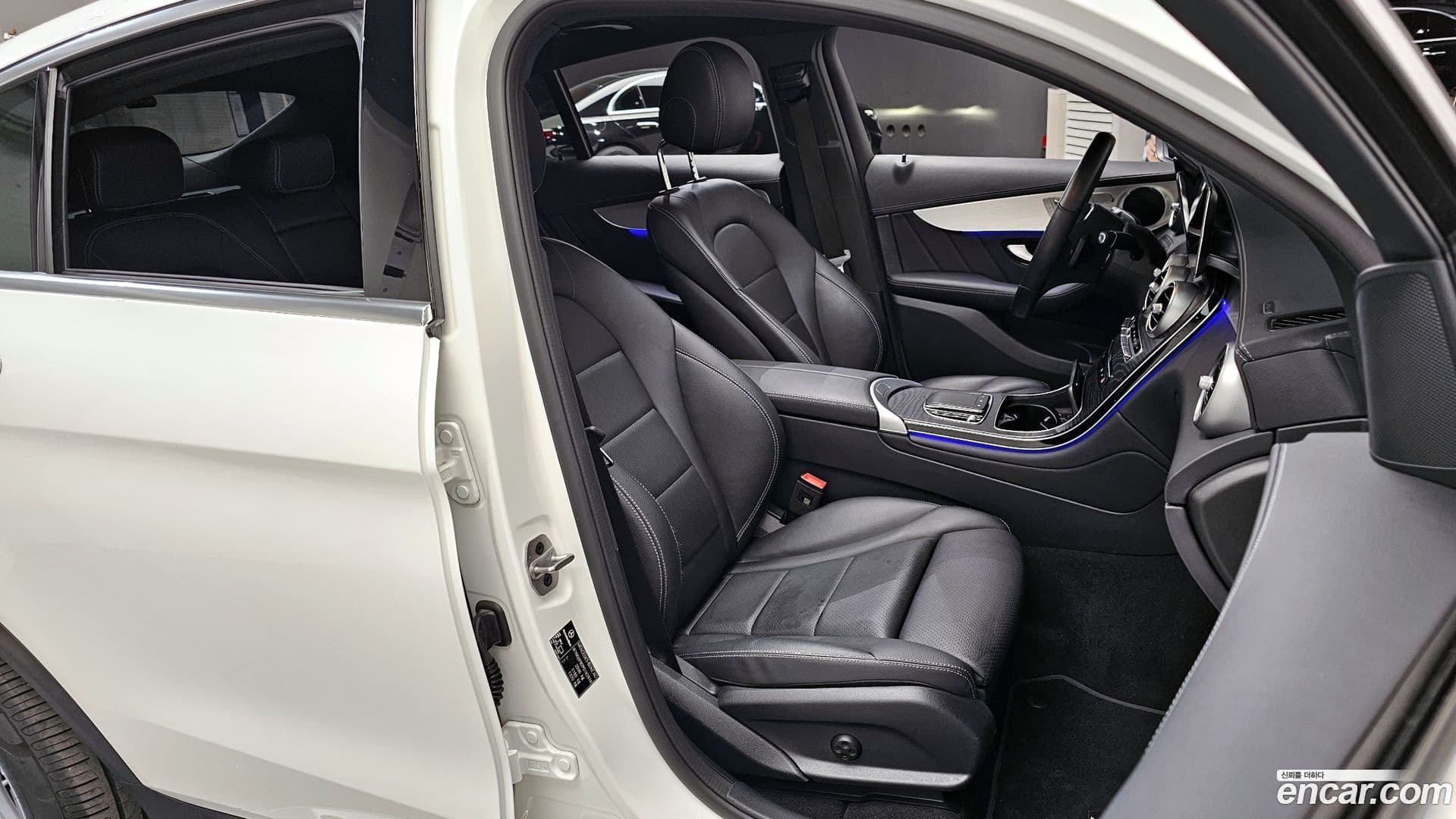 Main__Slider__Photo:GLC-Class Mercedes-Benz 2023.4-11