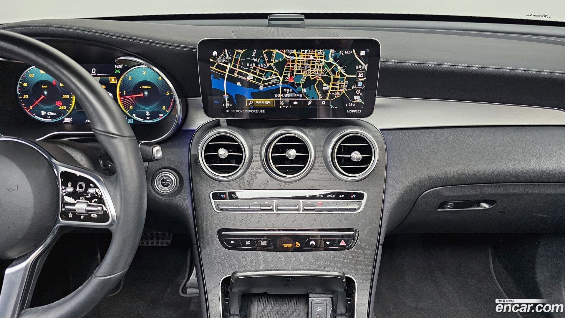 Main__Slider__Photo:GLC-Class Mercedes-Benz 2023.4-18